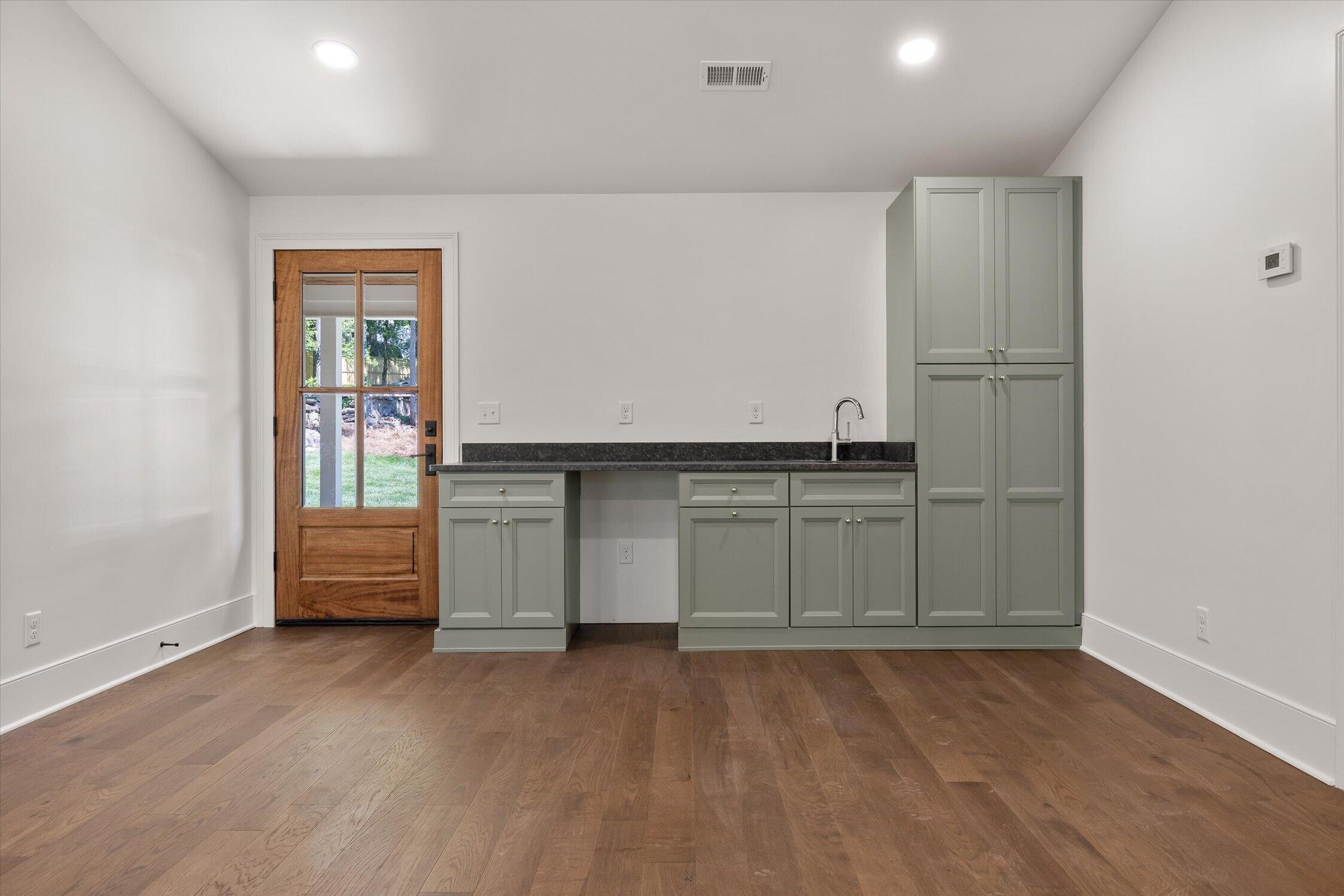 1206 Peter Pan Road
