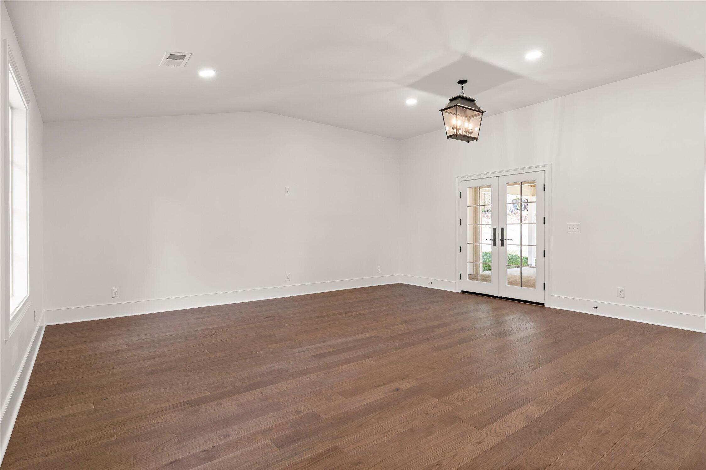 1206 Peter Pan Road