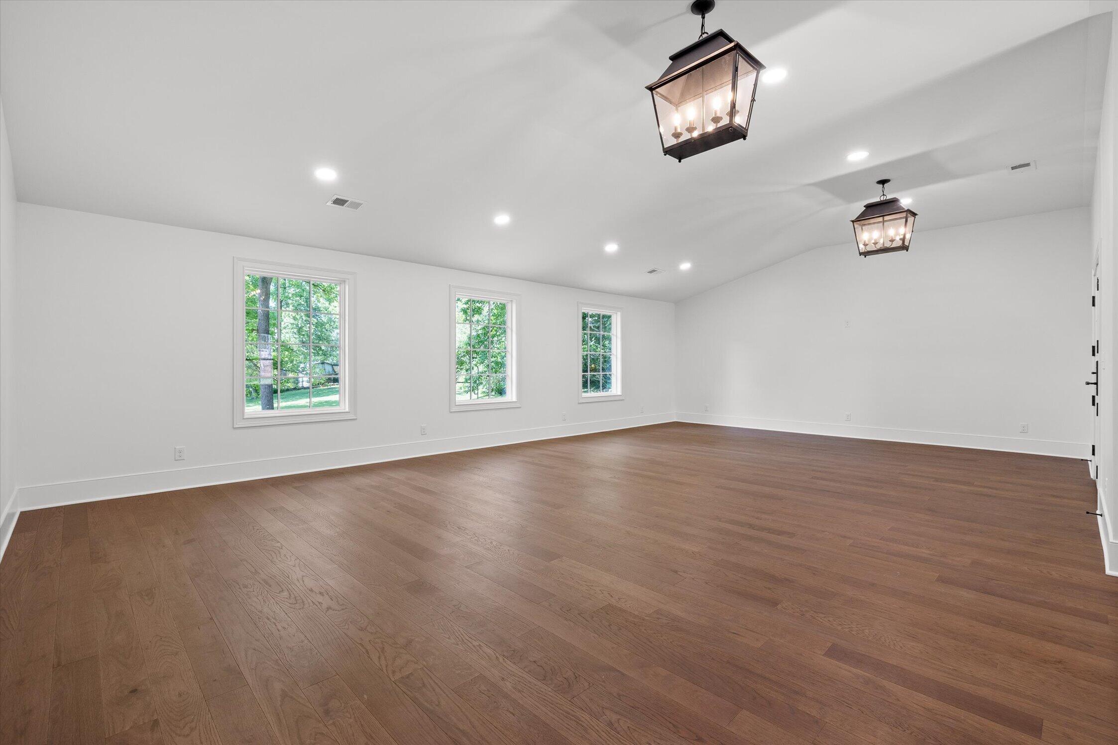 1206 Peter Pan Road
