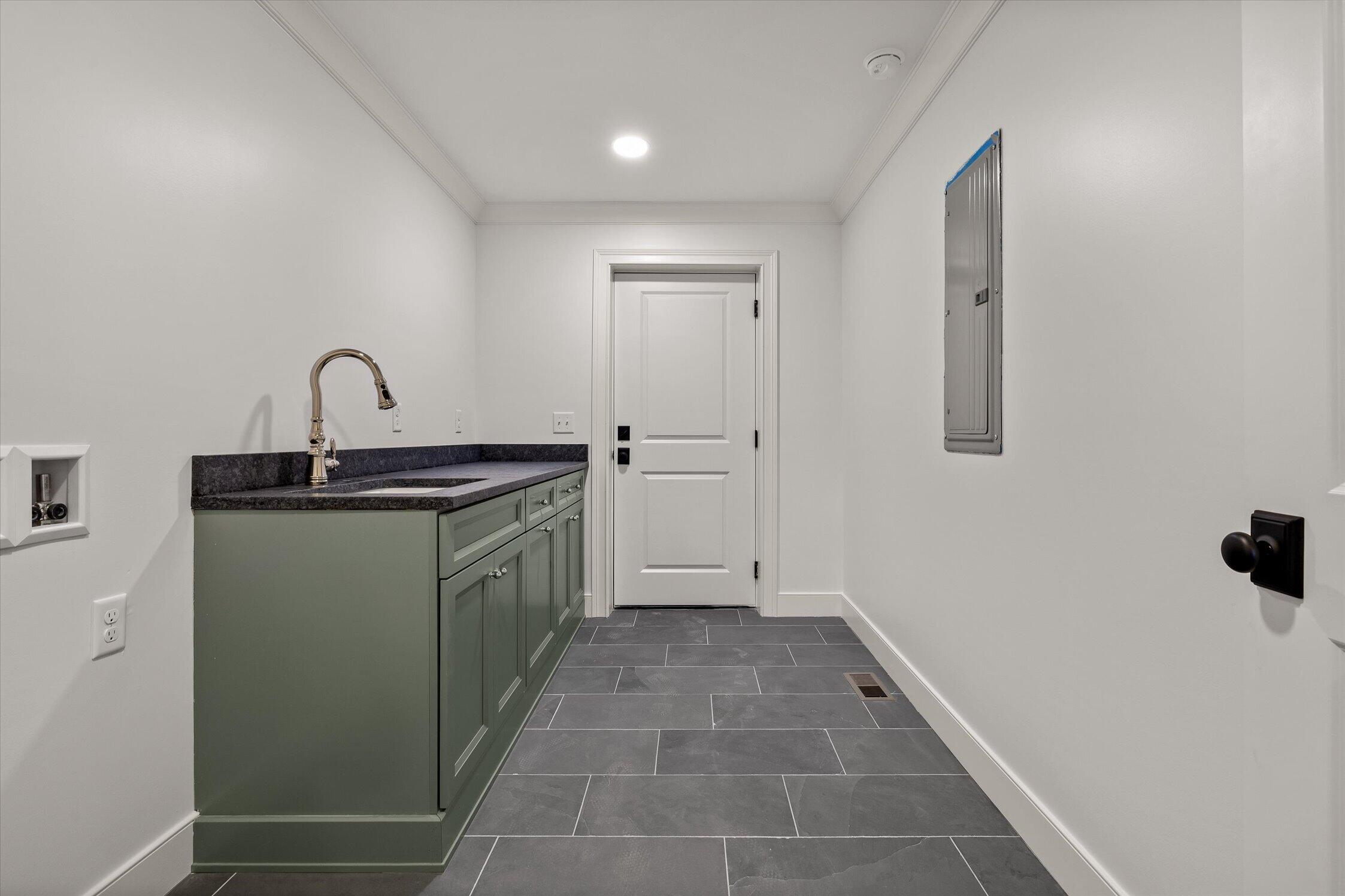 1206 Peter Pan Road
