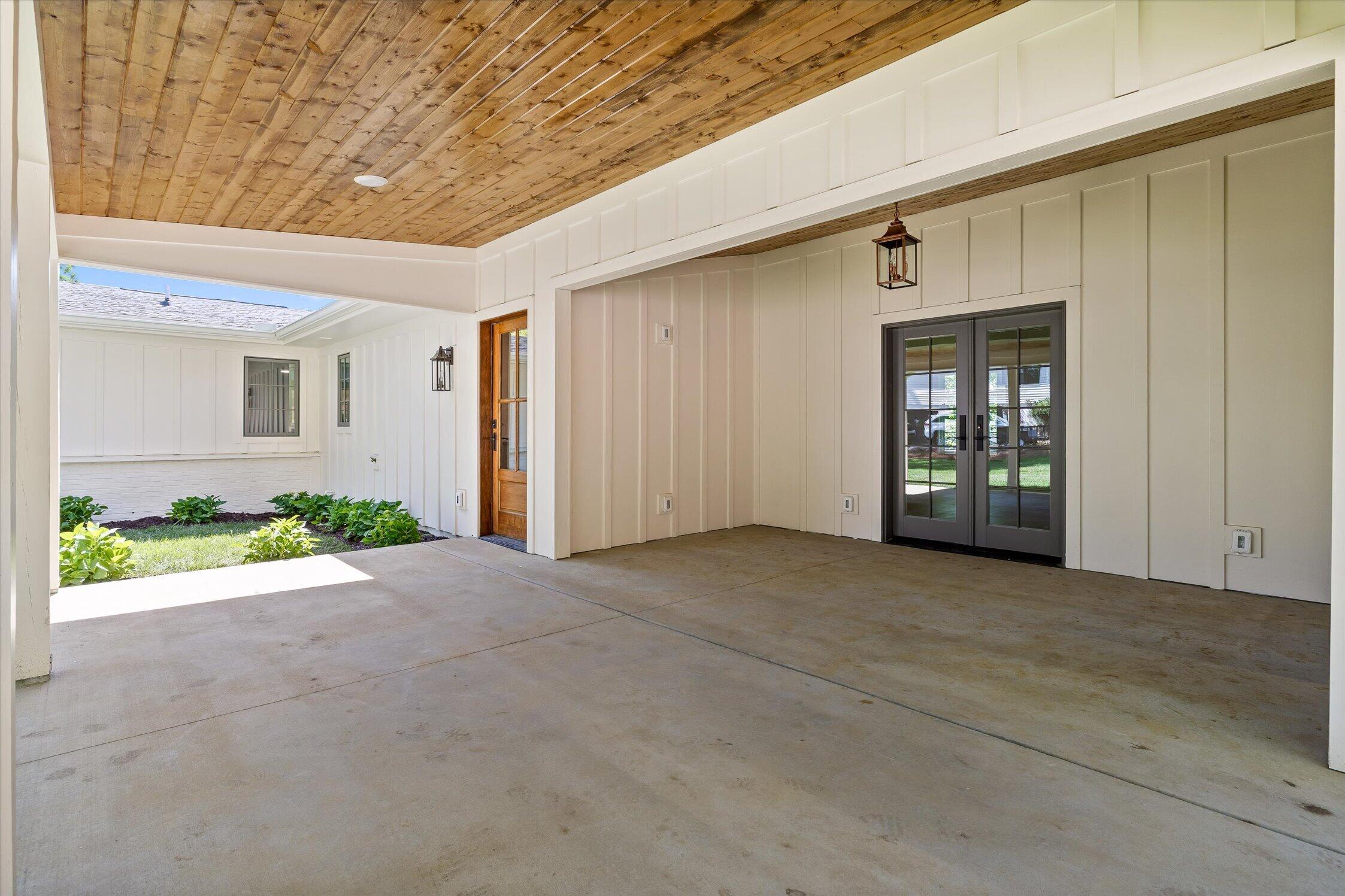 1206 Peter Pan Road
