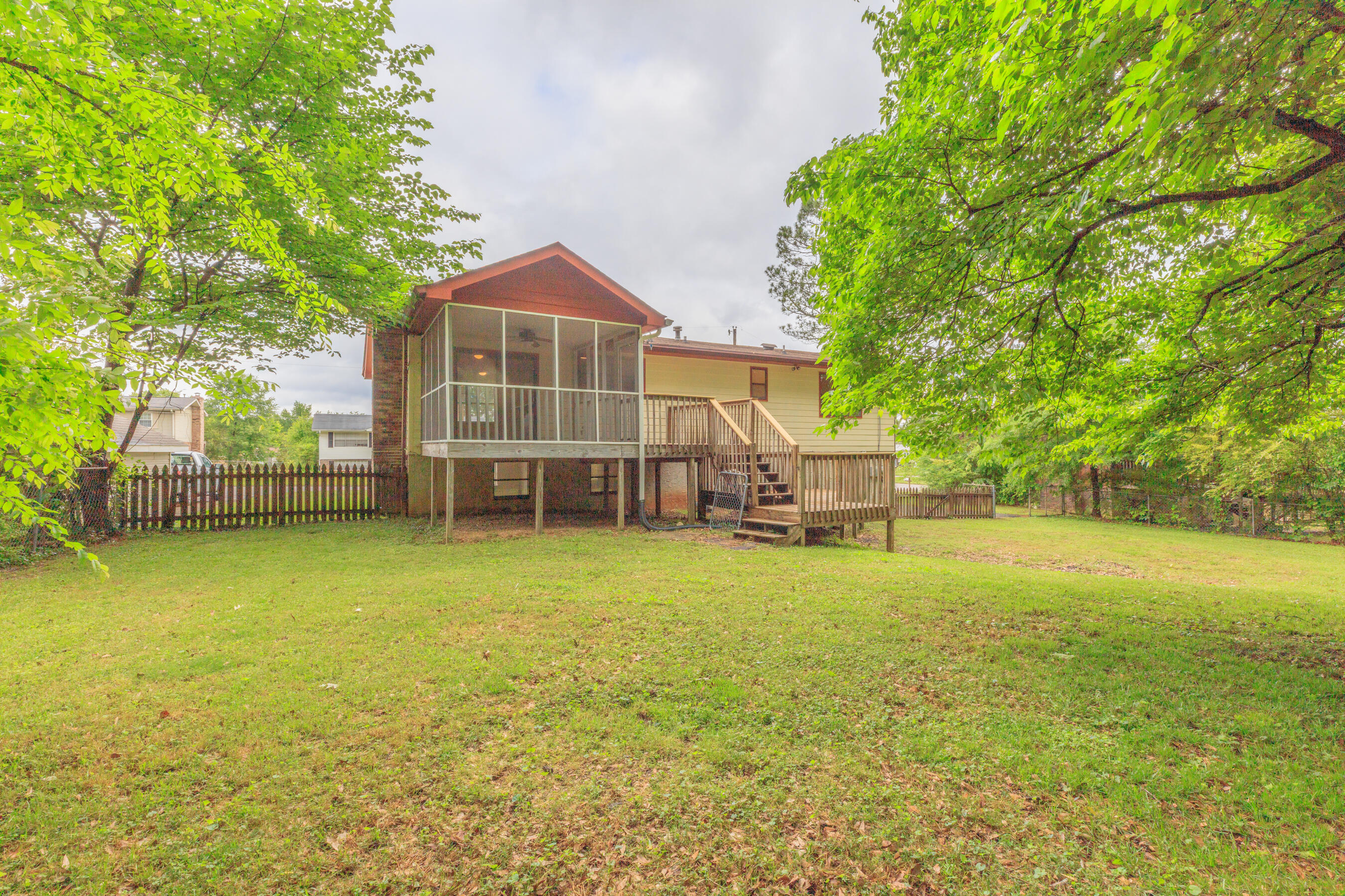 836 S Valleywood Circle