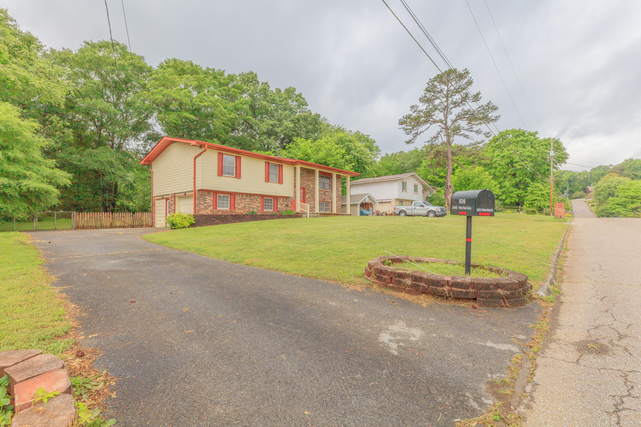 836 S Valleywood Circle