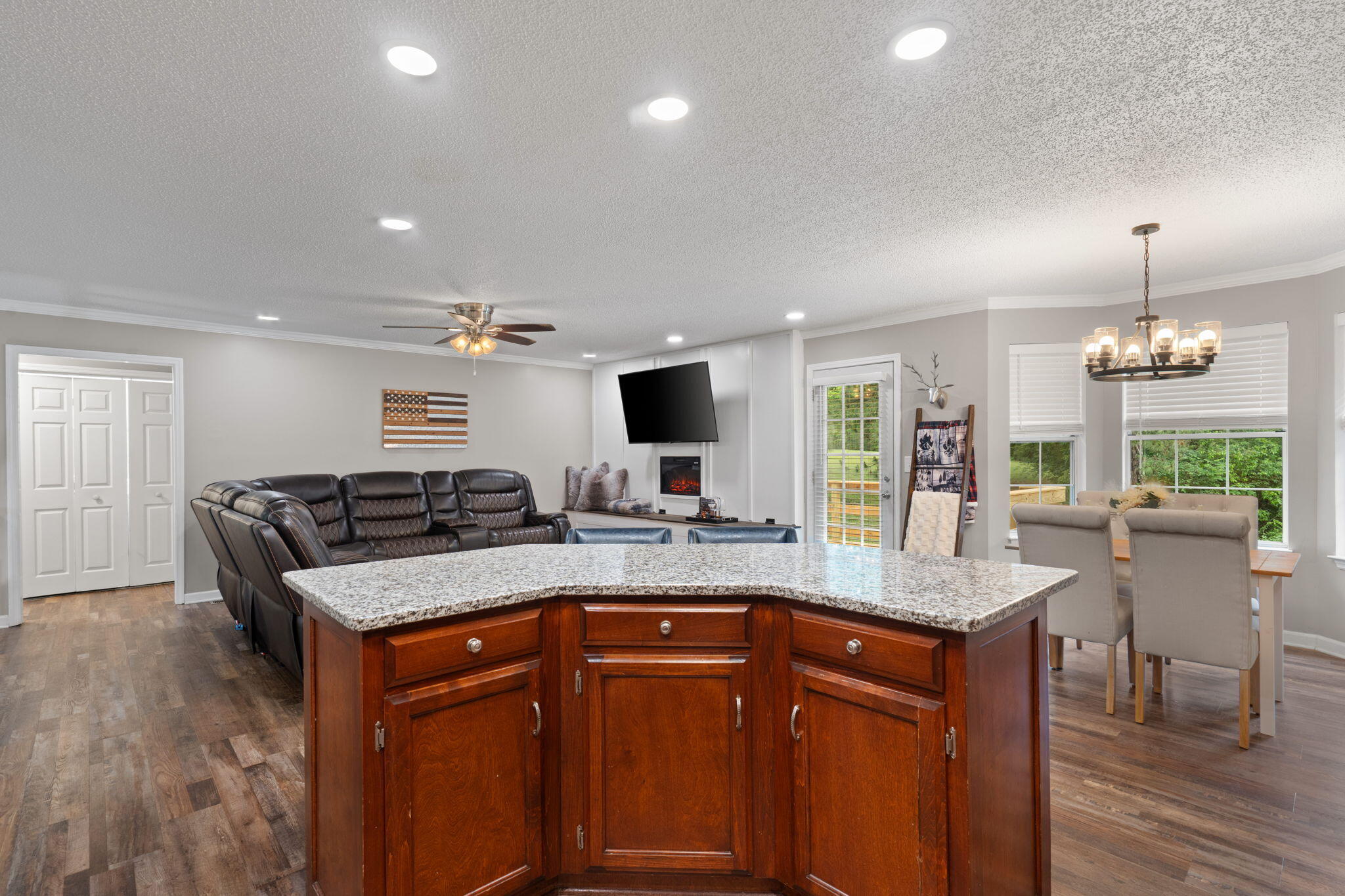 2443 NW Valley Hills Trail