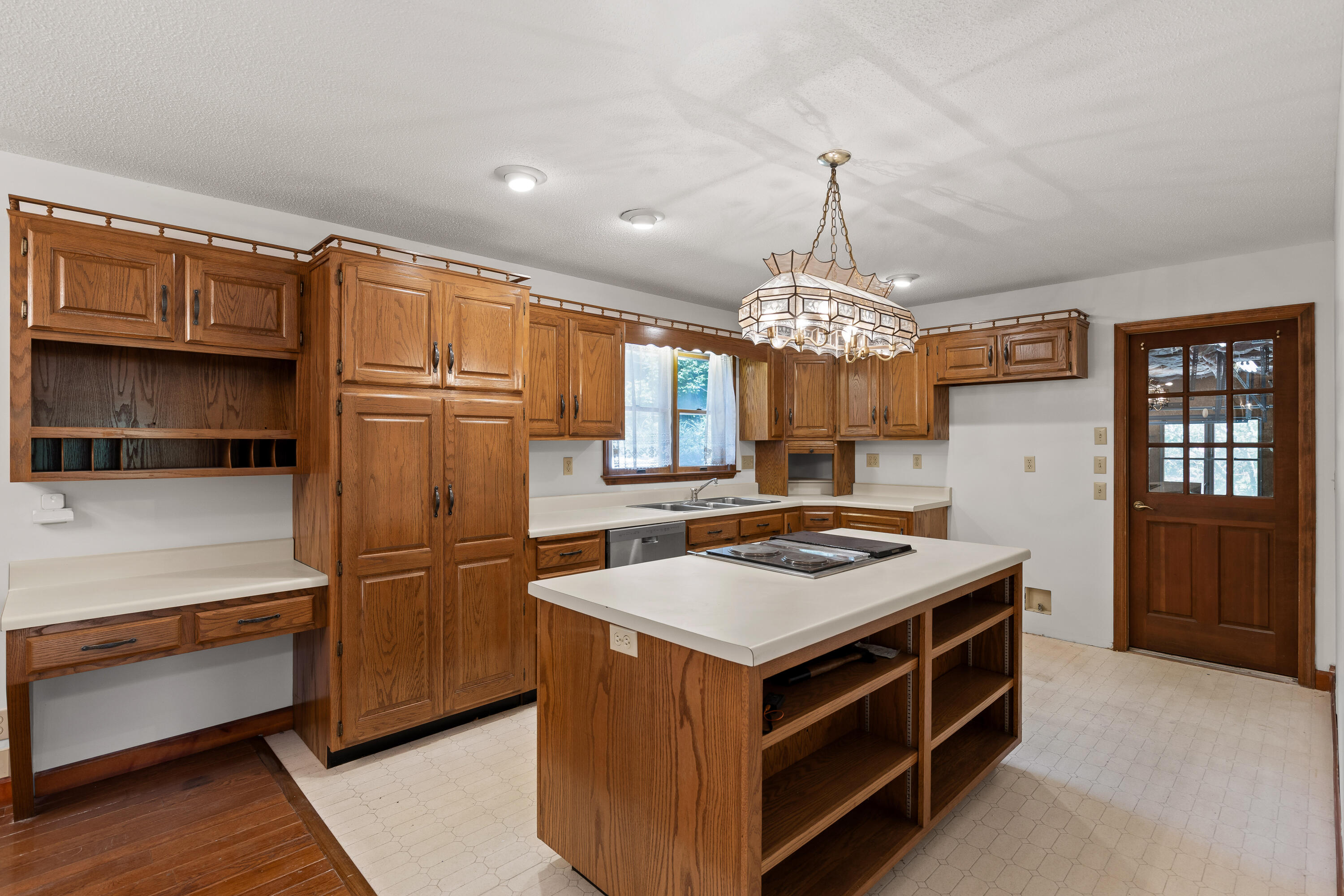 2401 Igou Ferry Road