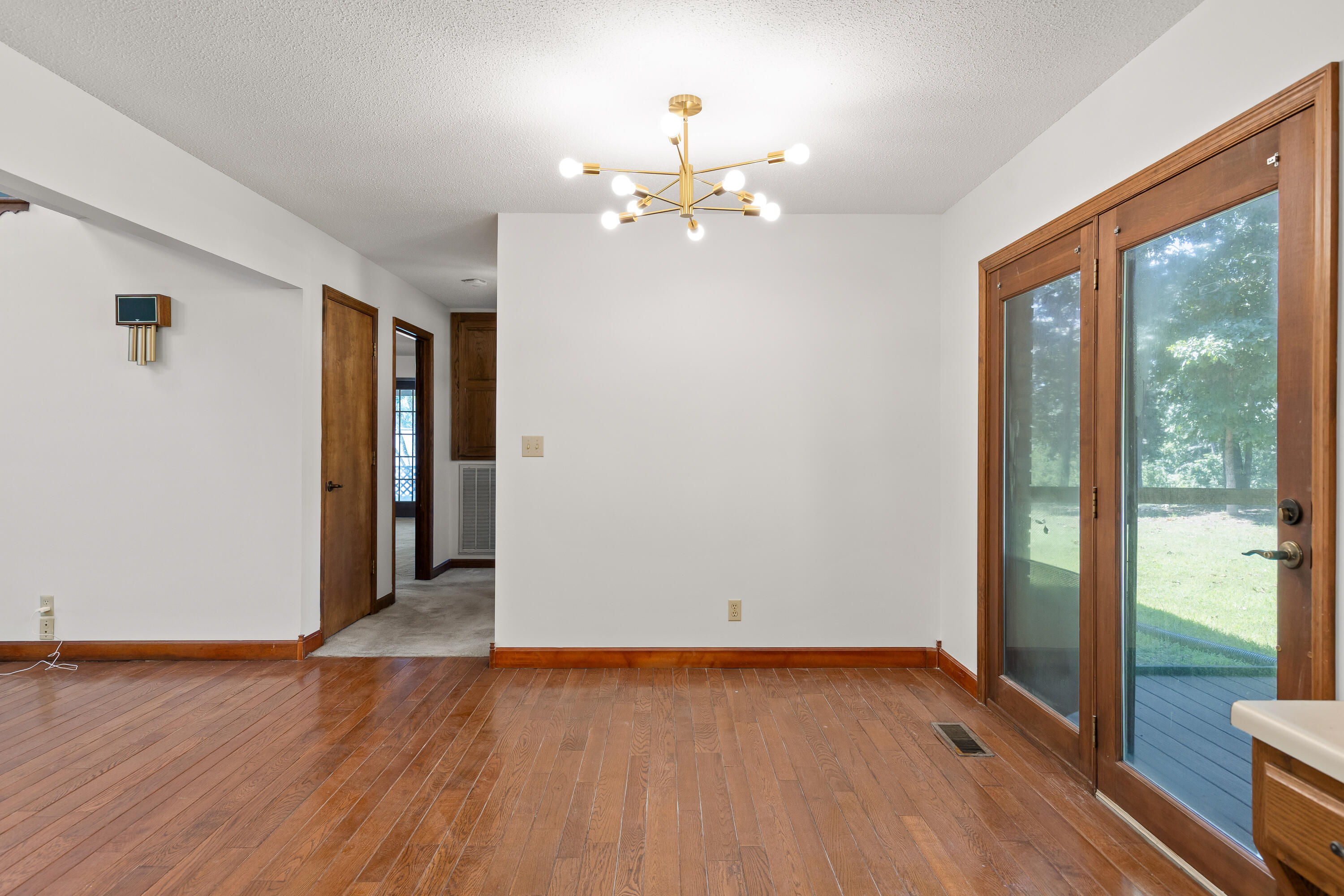 2401 Igou Ferry Road