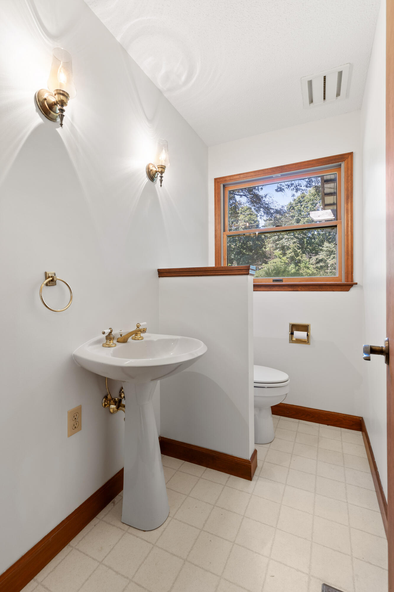 2401 Igou Ferry Road