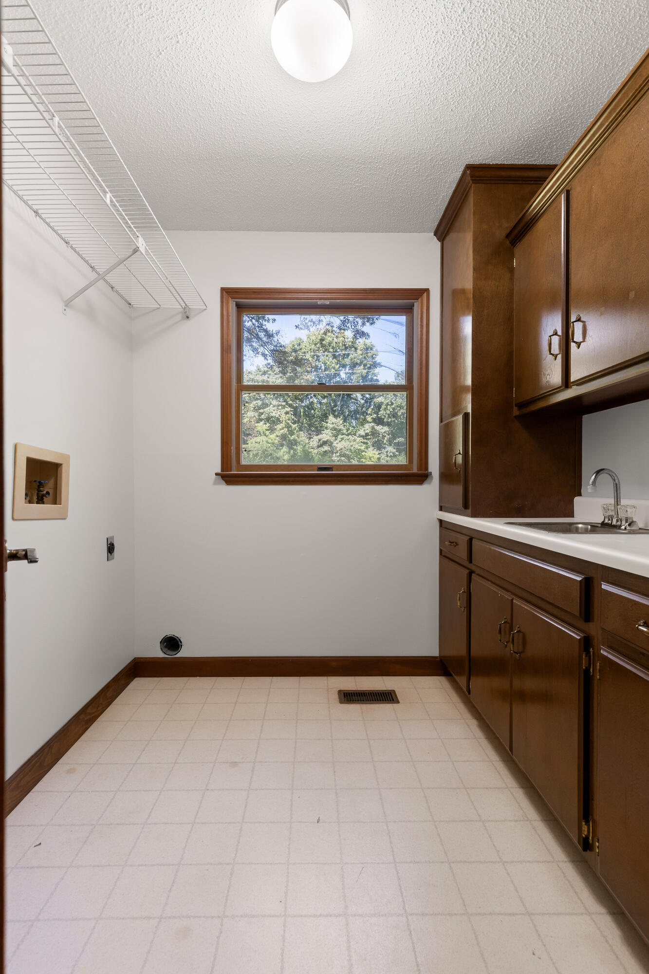 2401 Igou Ferry Road