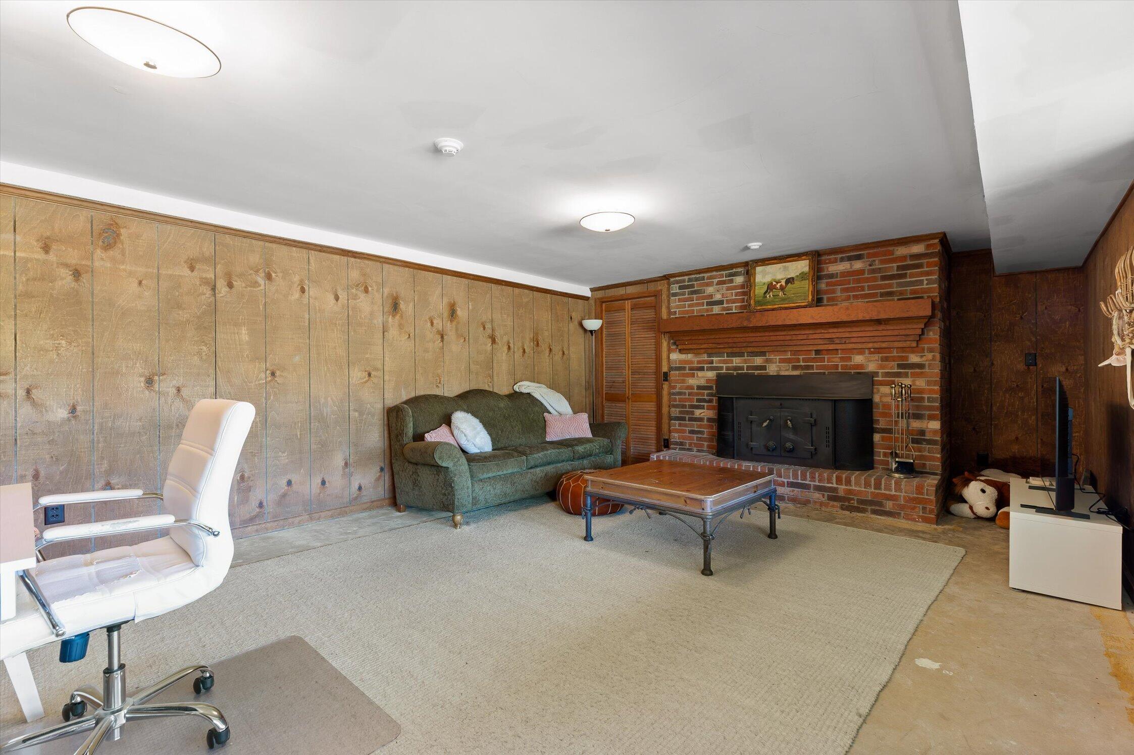 7117 White Oak Valley Road, McDonald
