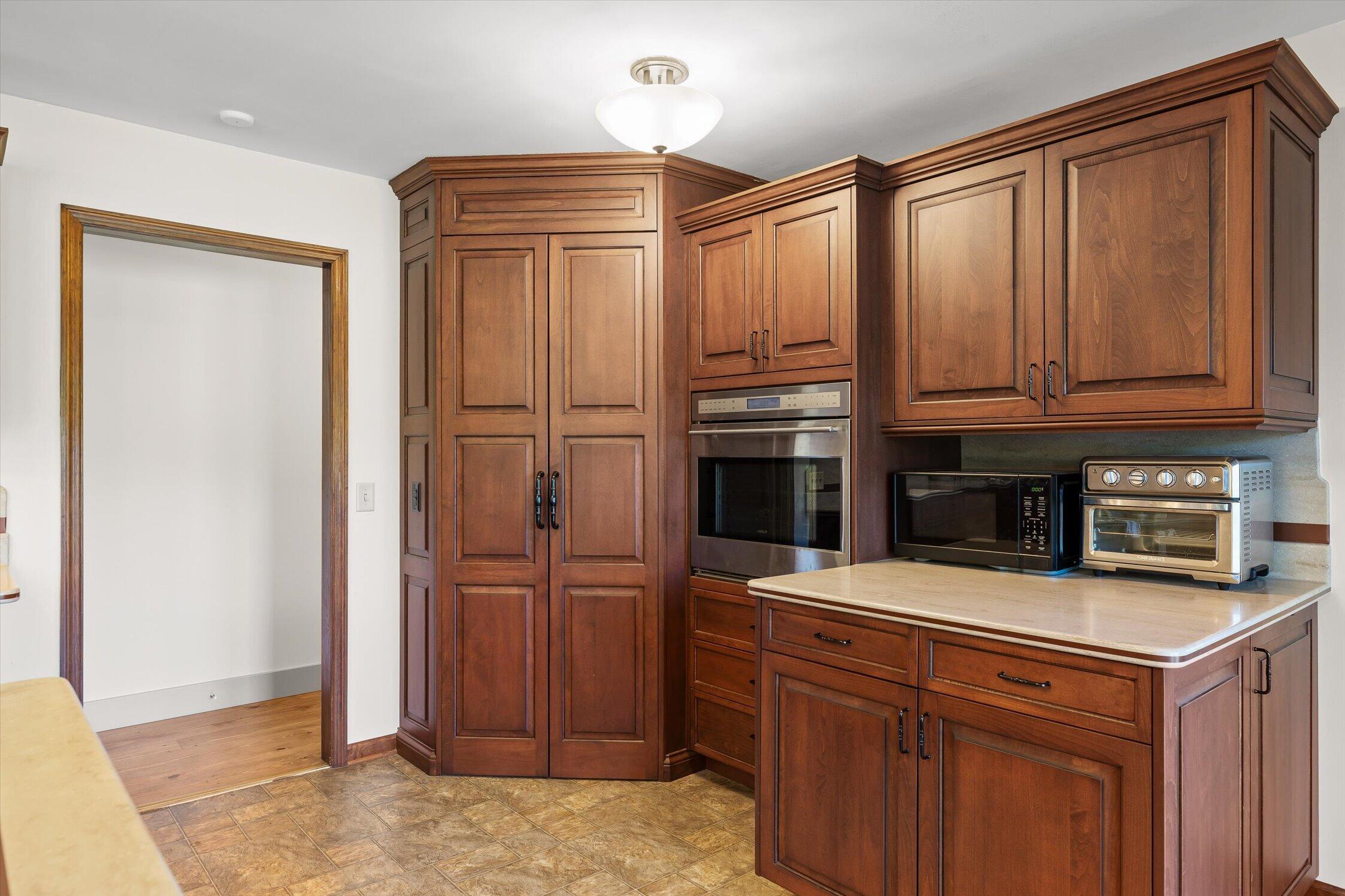 7117 White Oak Valley Road, McDonald