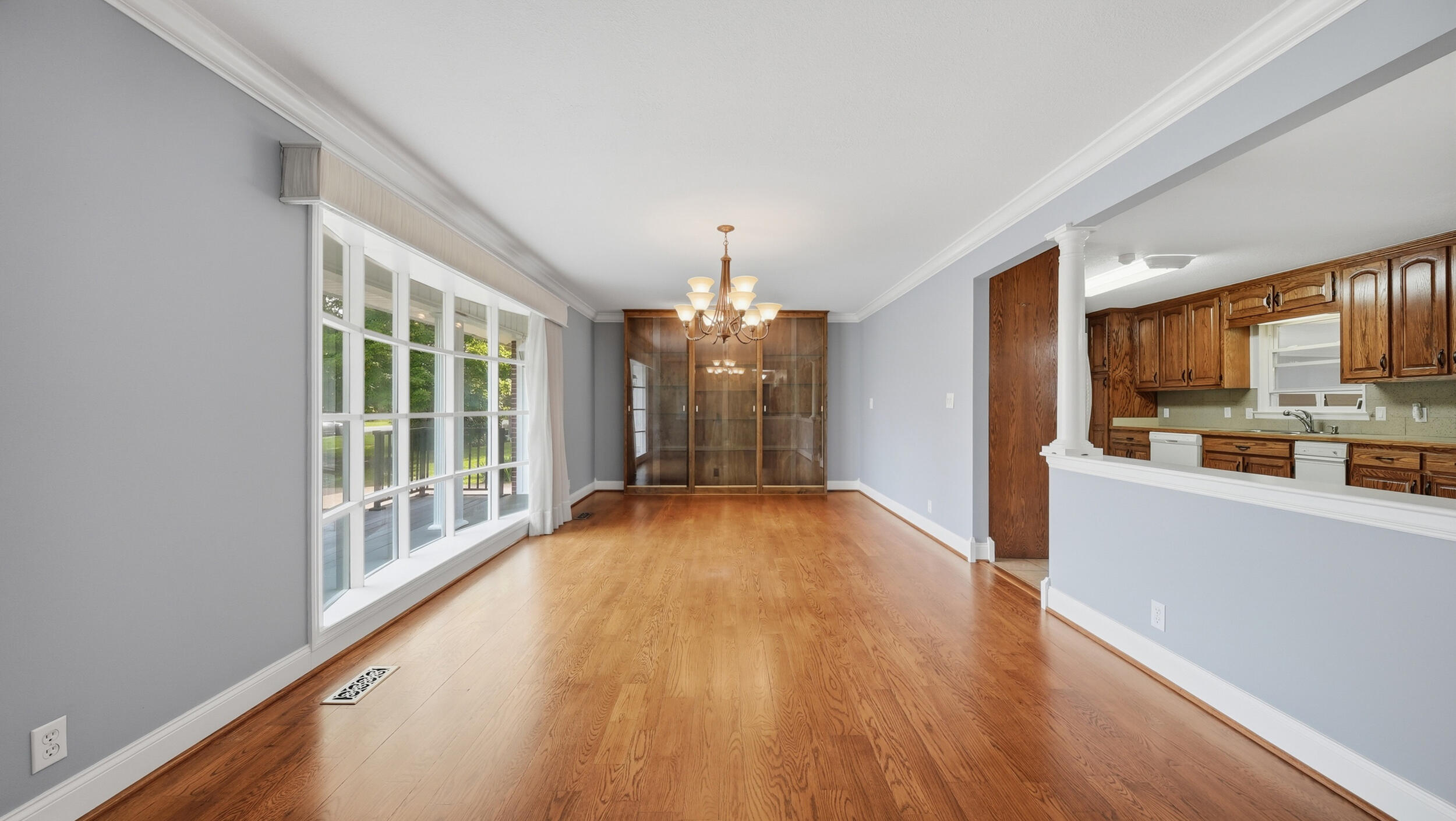 605 Falls View Drive