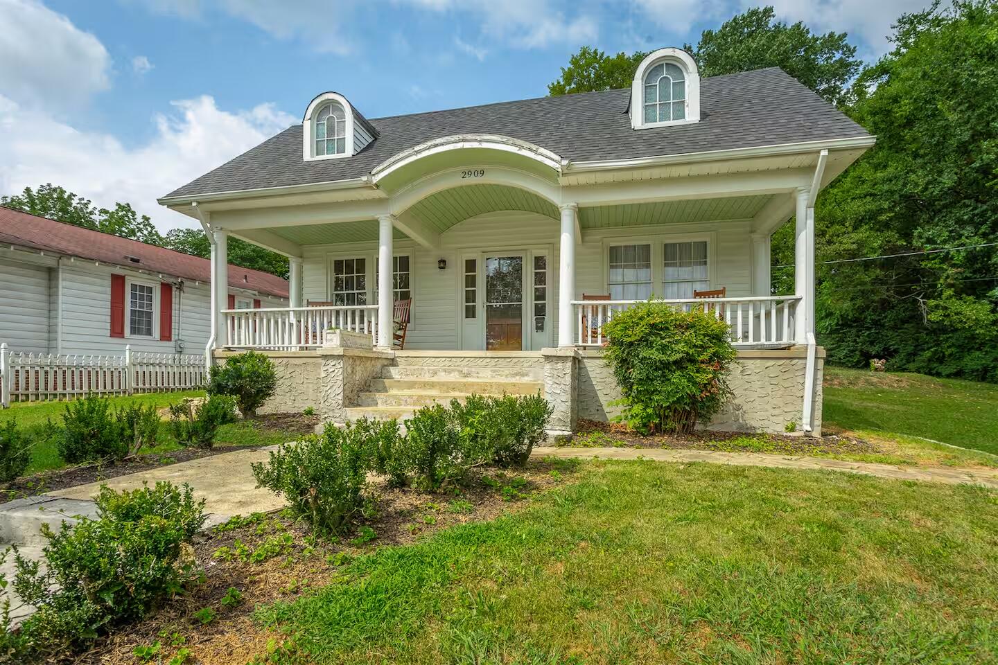2909 E Crescent Circle