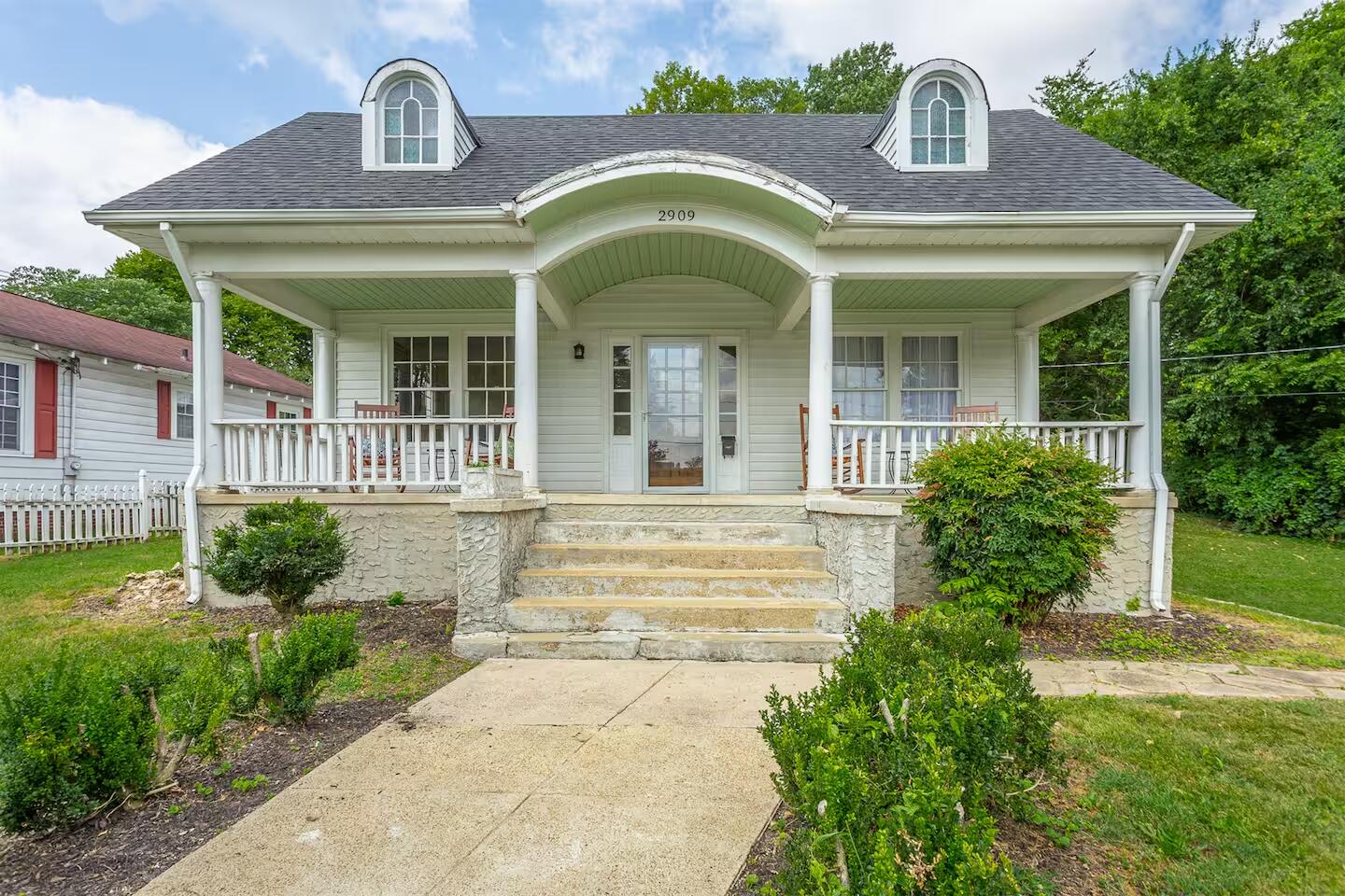2909 E Crescent Circle
