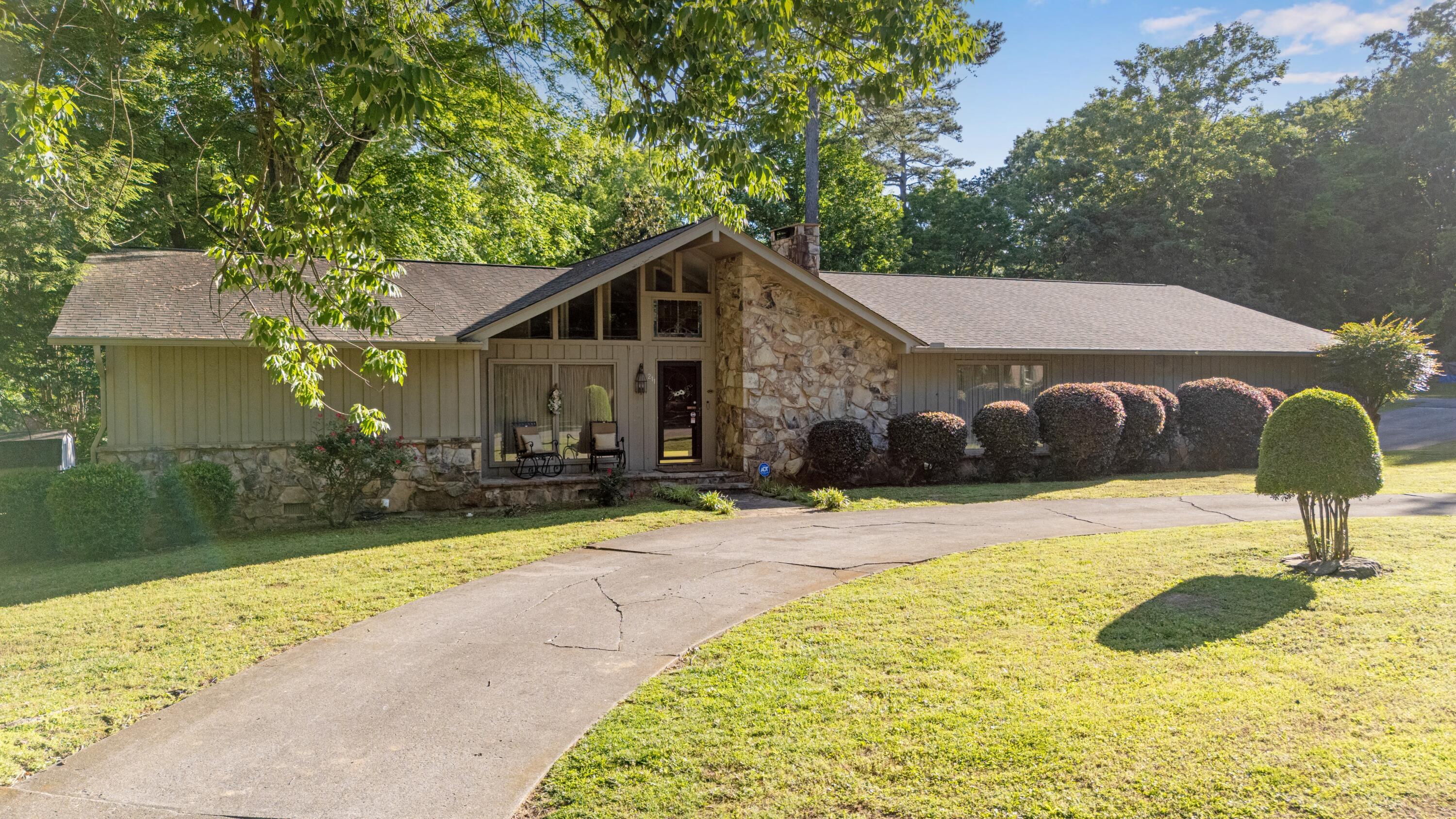 211 Blueberry Hill Road NW