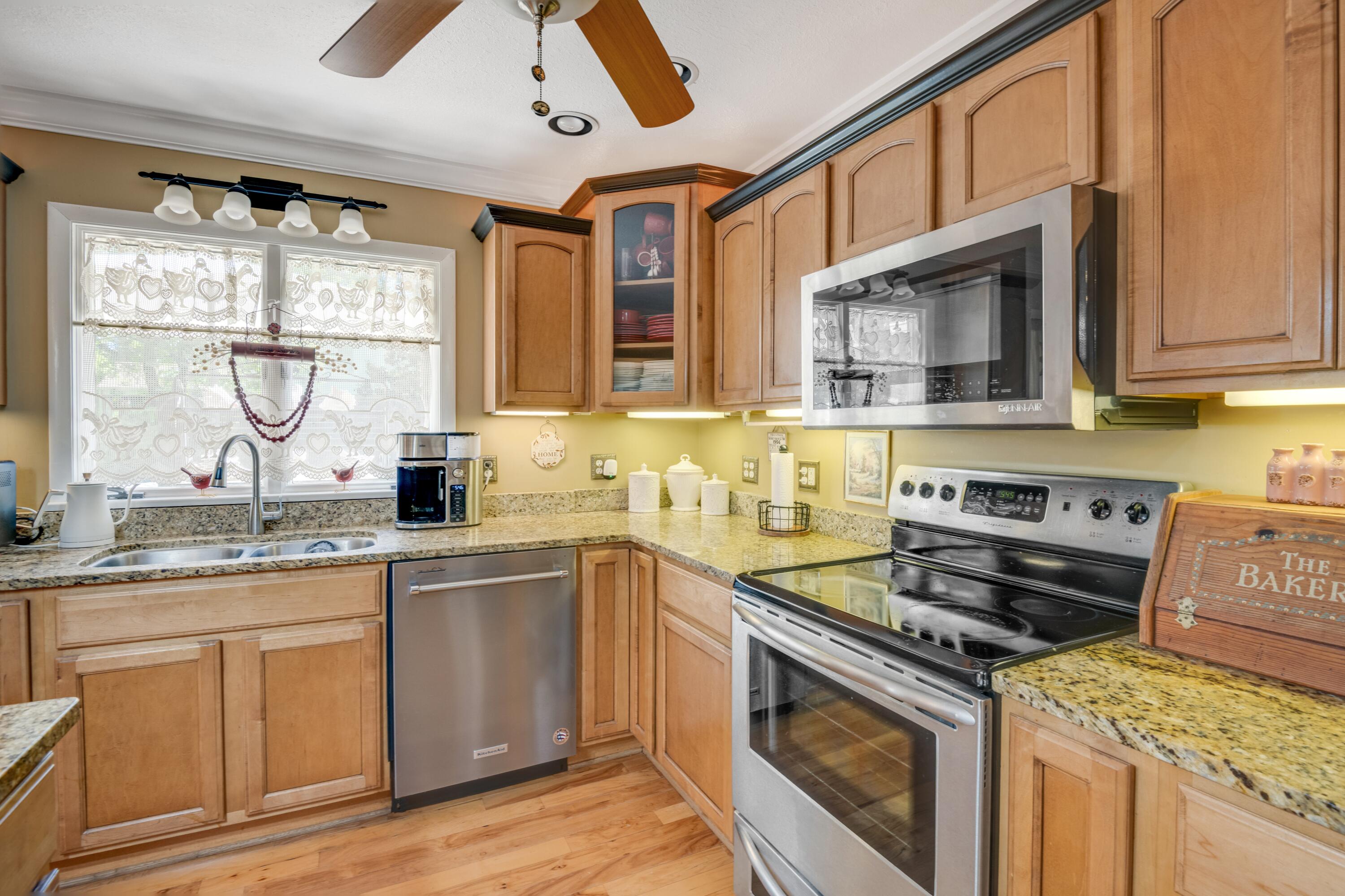 211 Blueberry Hill Road NW