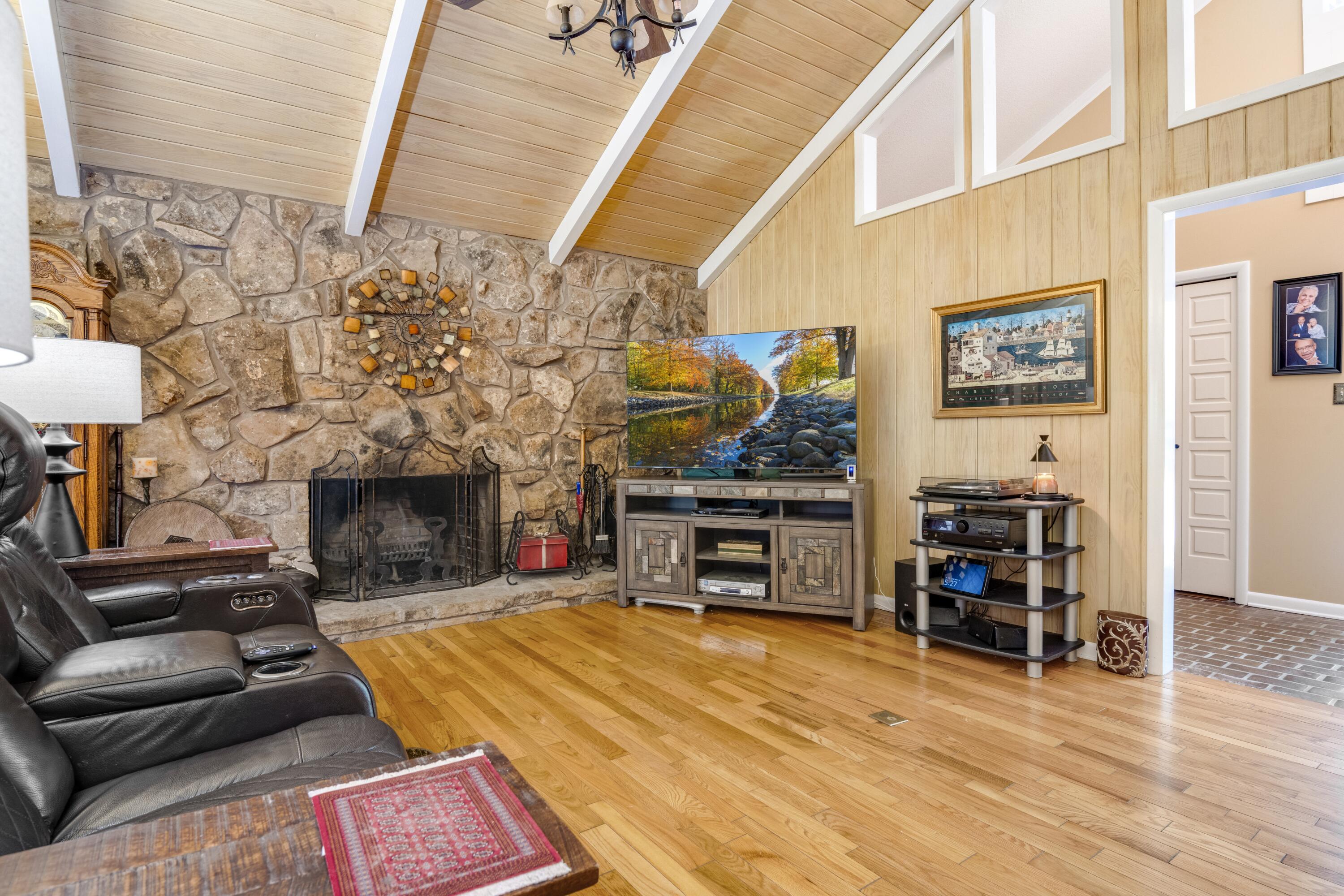 211 Blueberry Hill Road NW