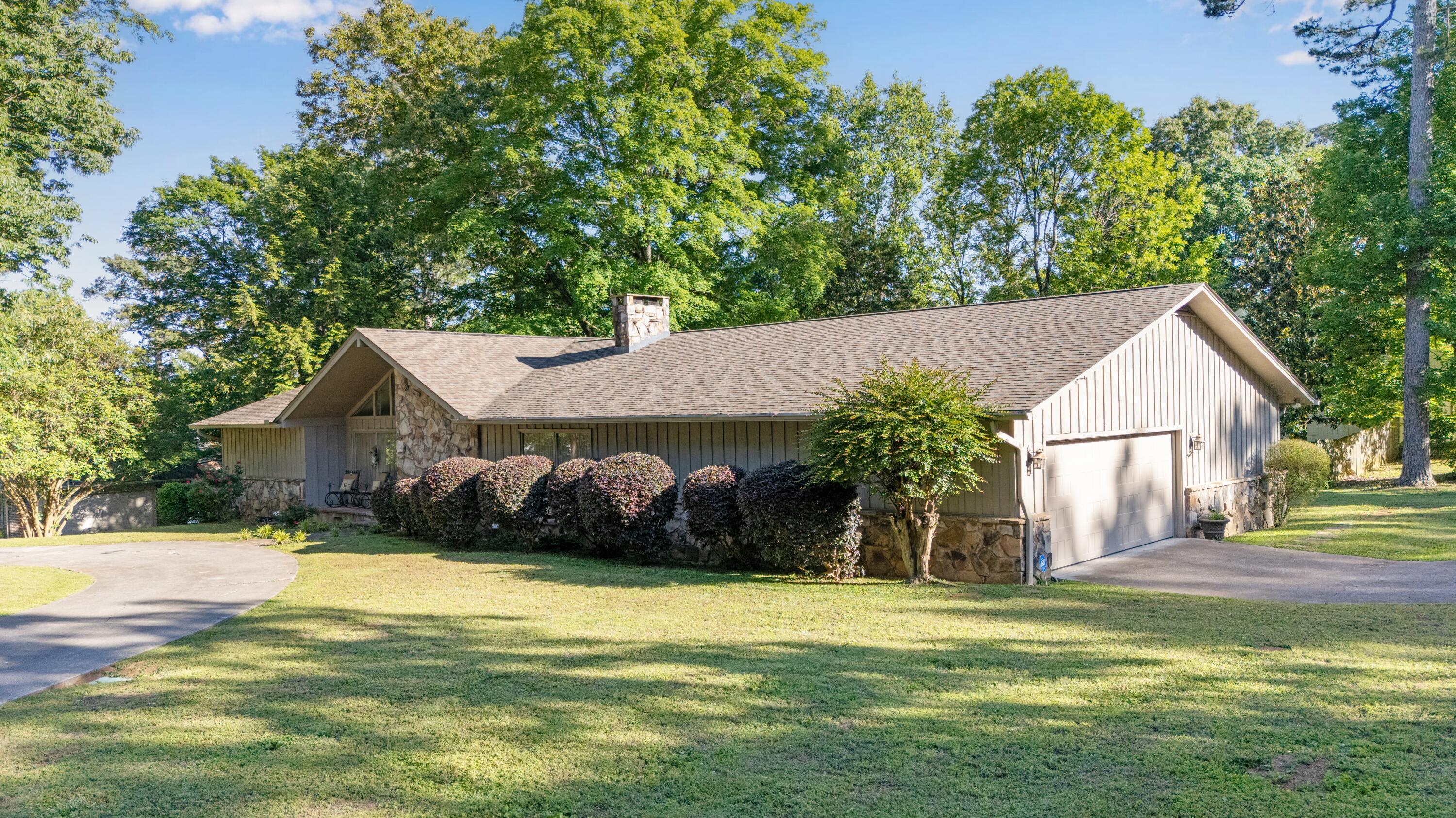 211 Blueberry Hill Road NW