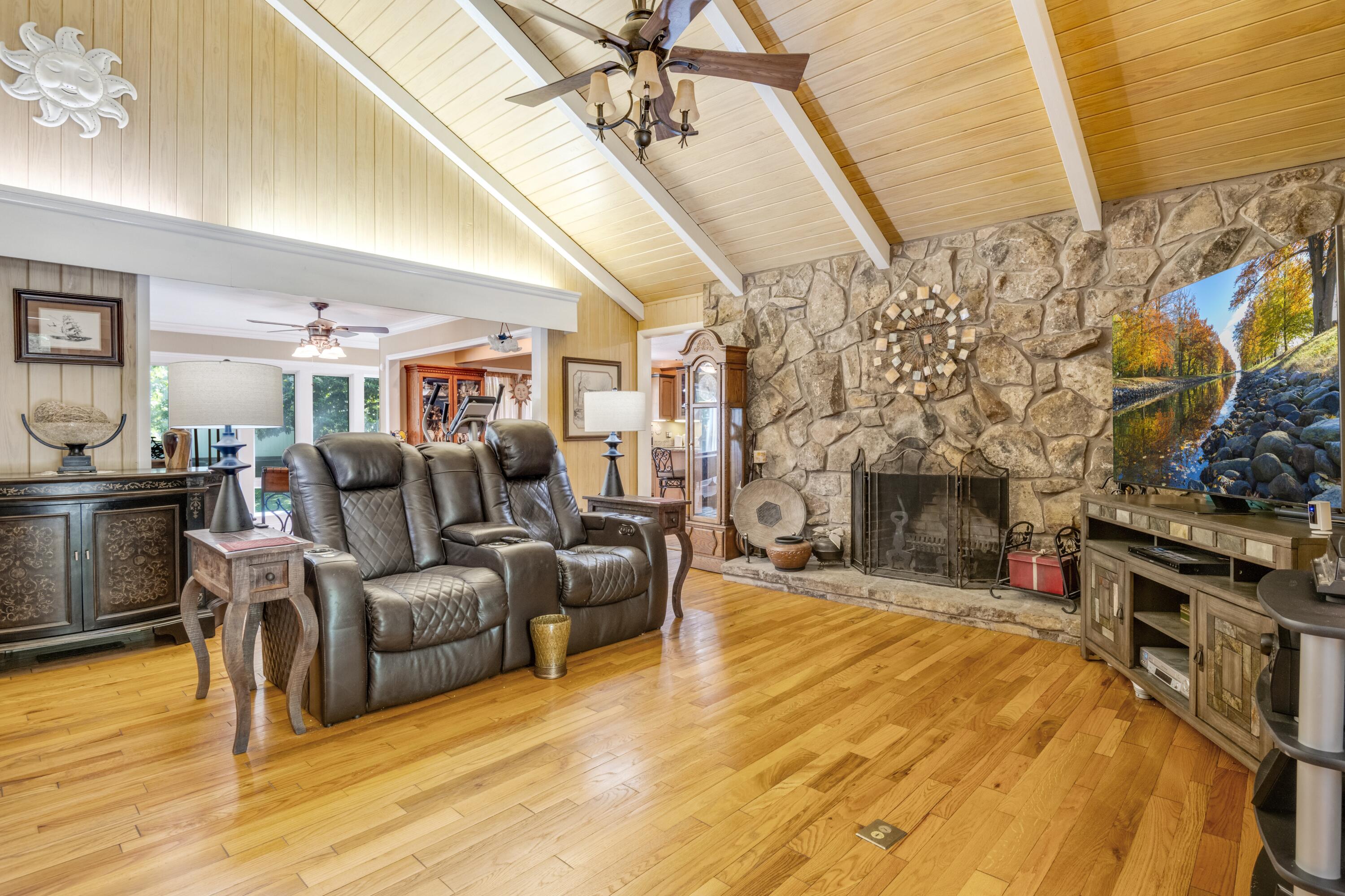 211 Blueberry Hill Road NW