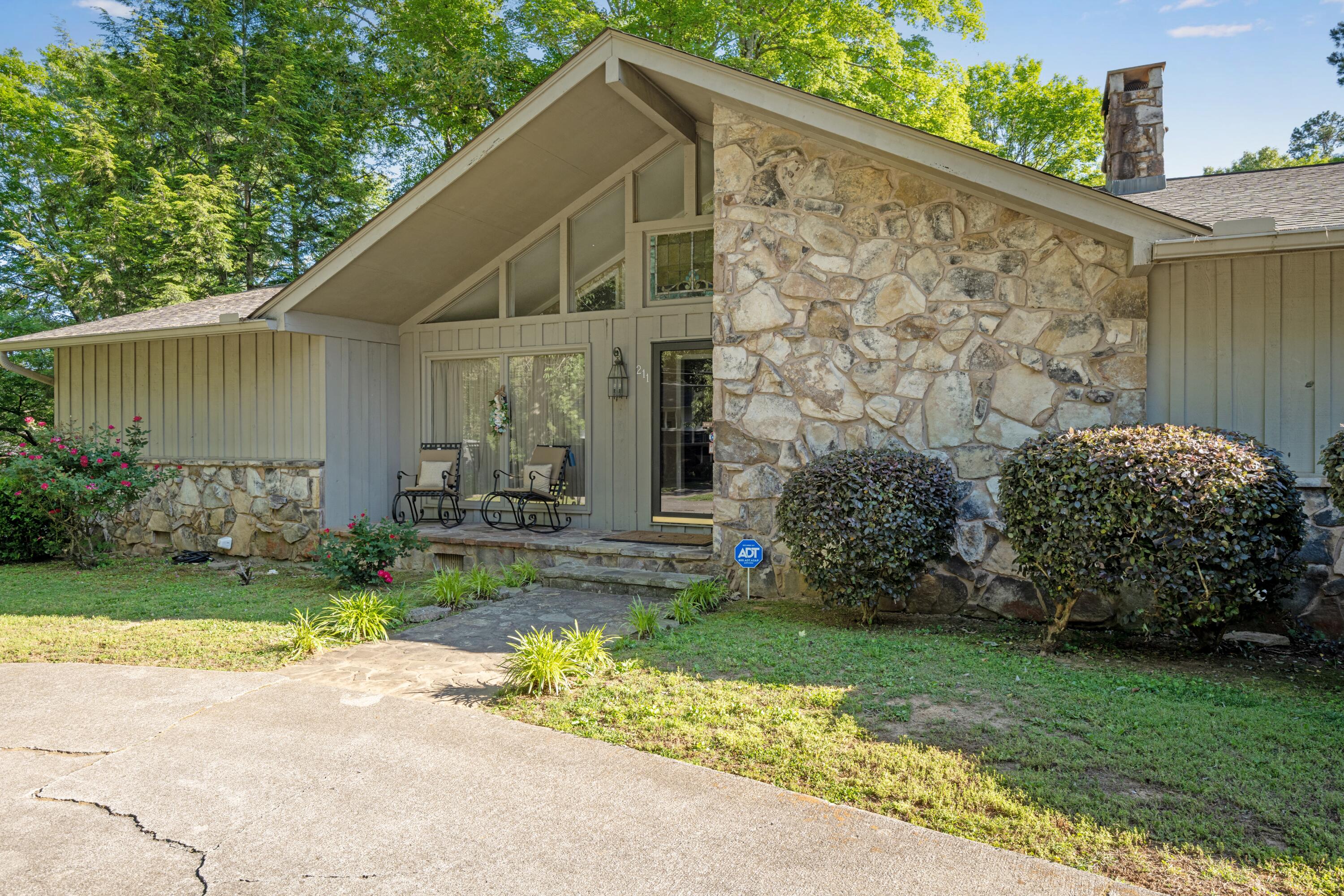 211 Blueberry Hill Road NW