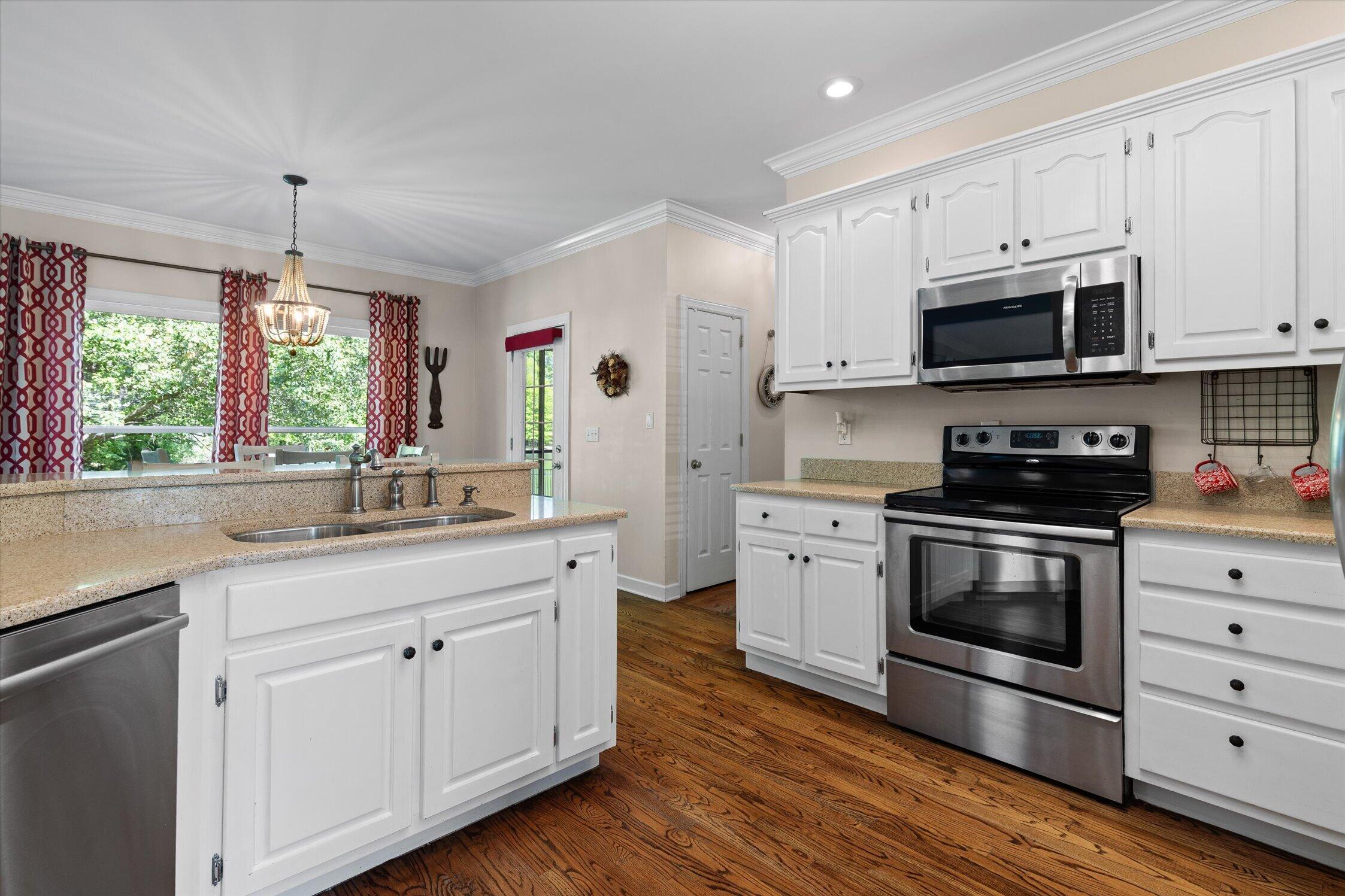 6913 Autumn Lake Trail