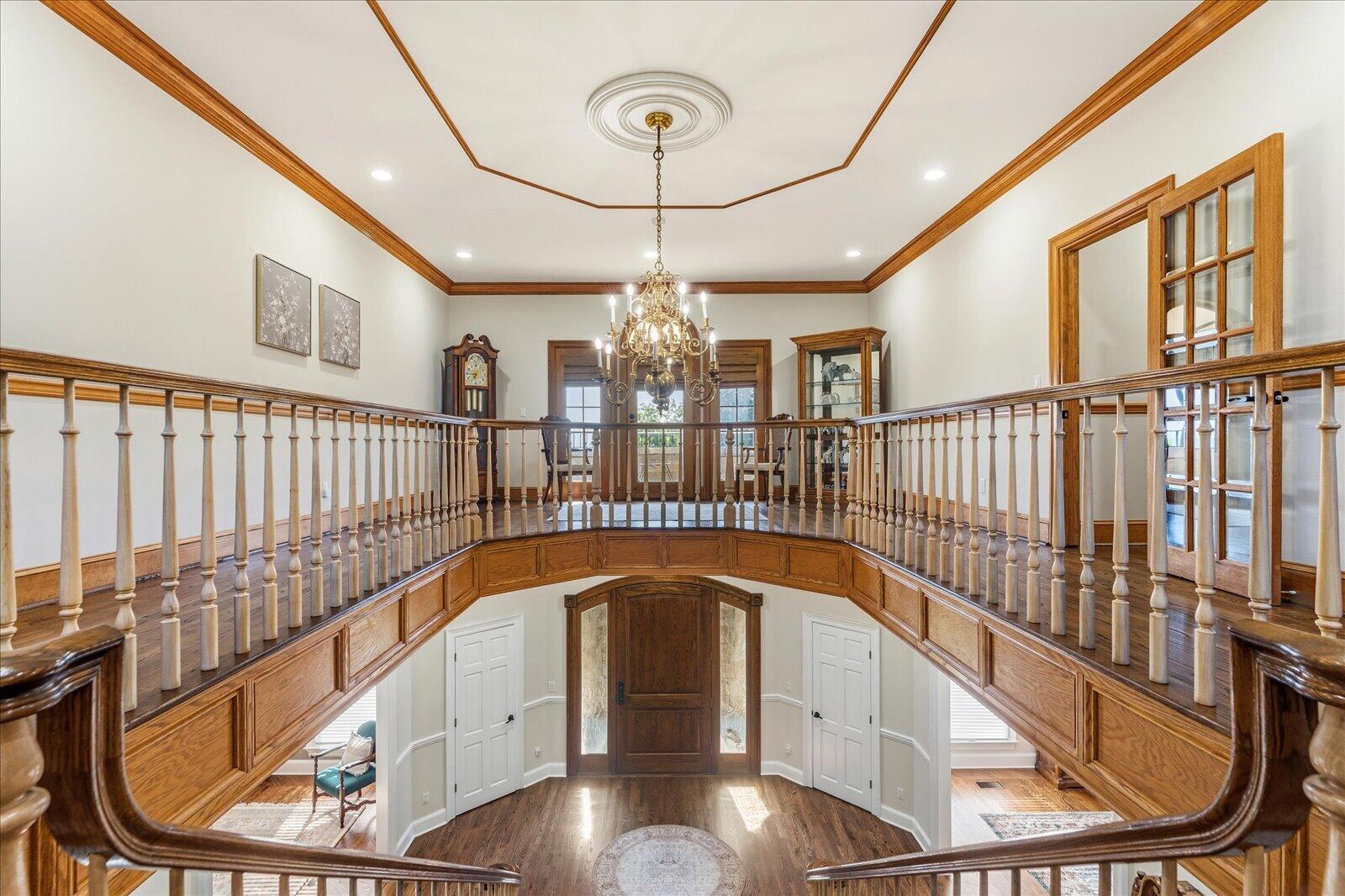 551 N Crest Court