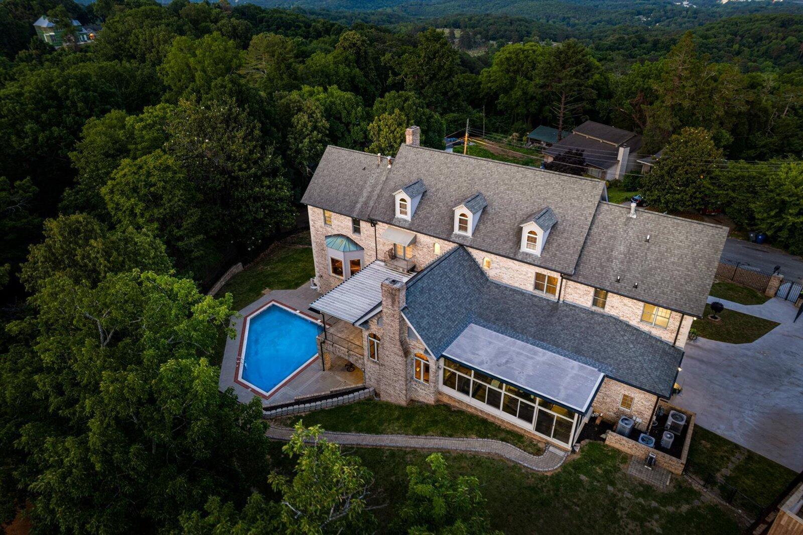 551 N Crest Court