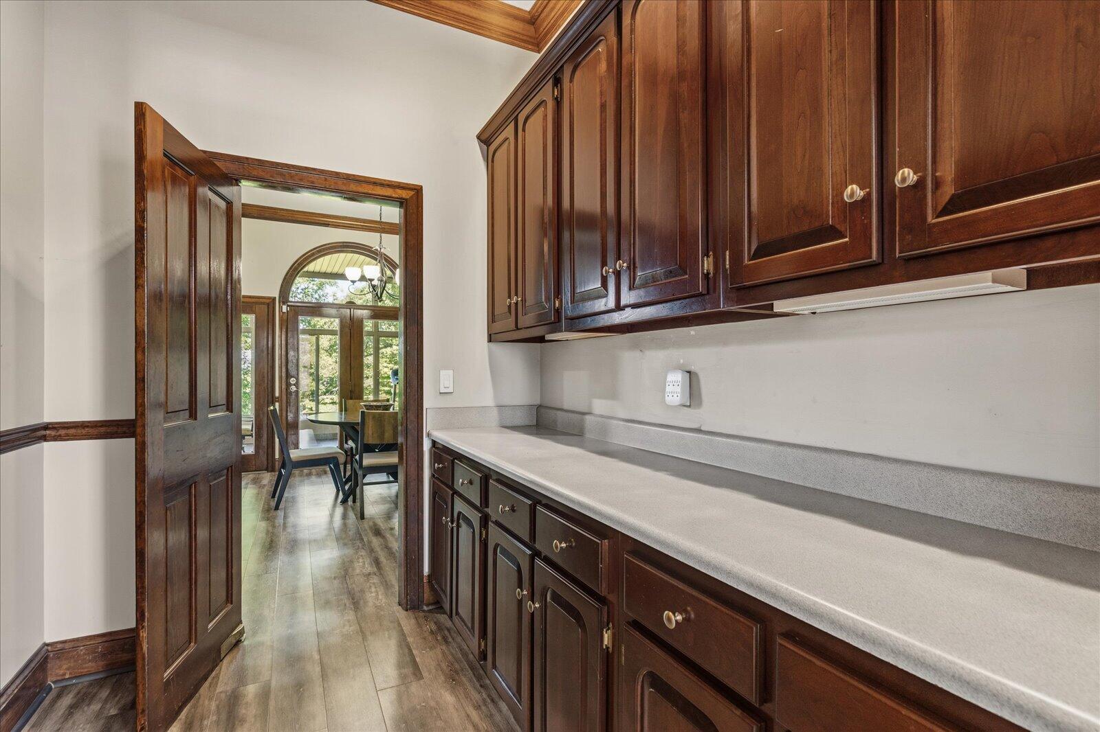 551 N Crest Court