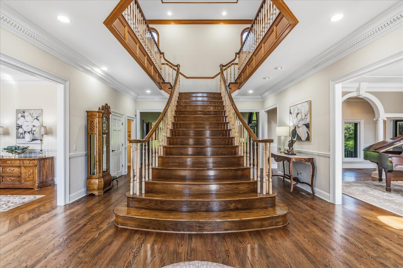 551 N Crest Court