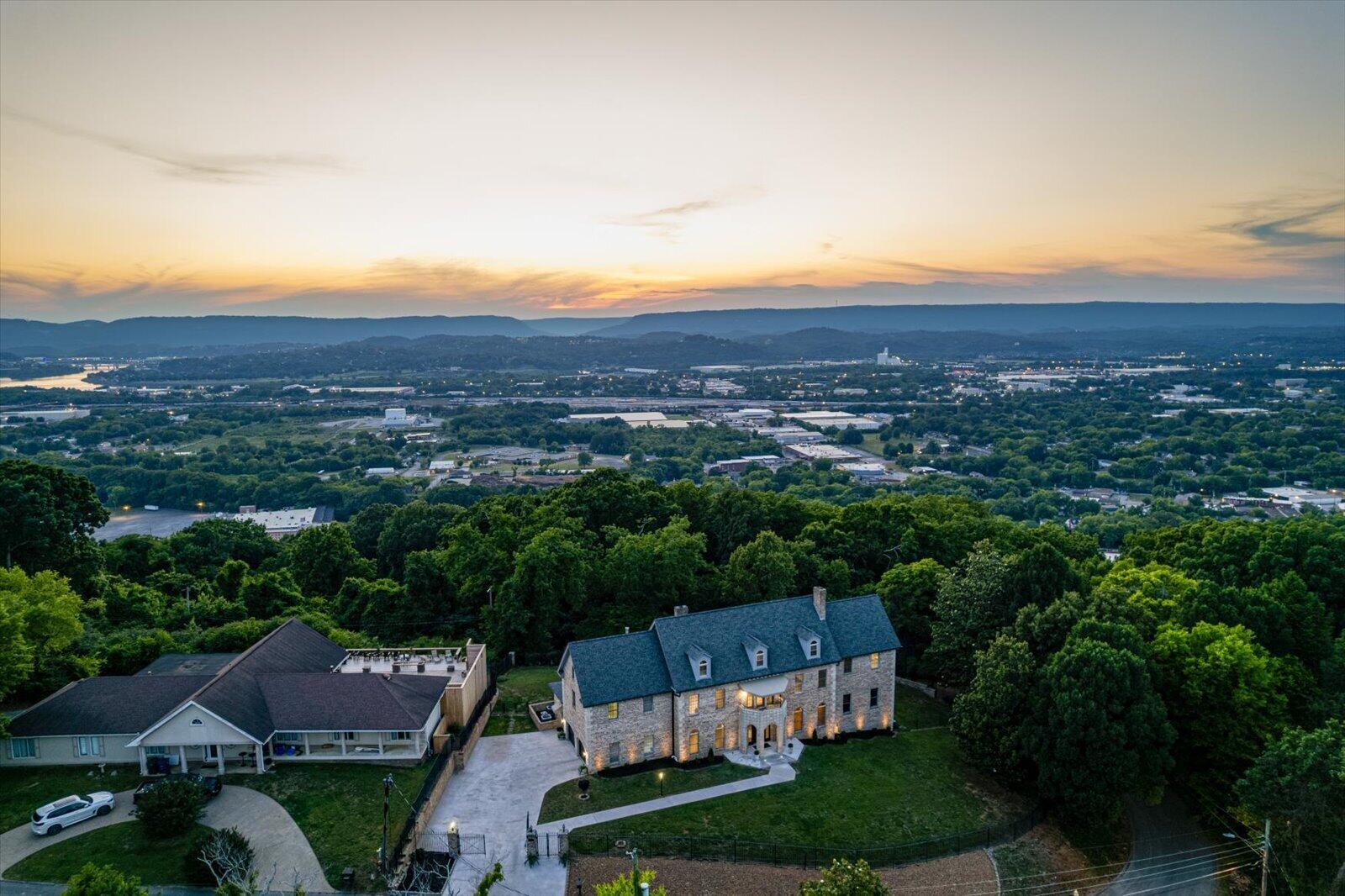 551 N Crest Court