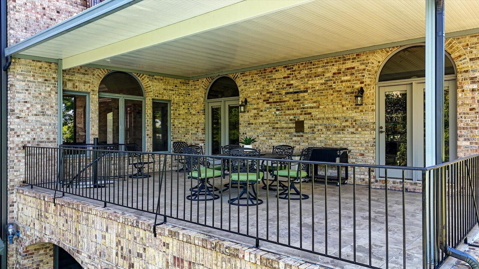 551 N Crest Court