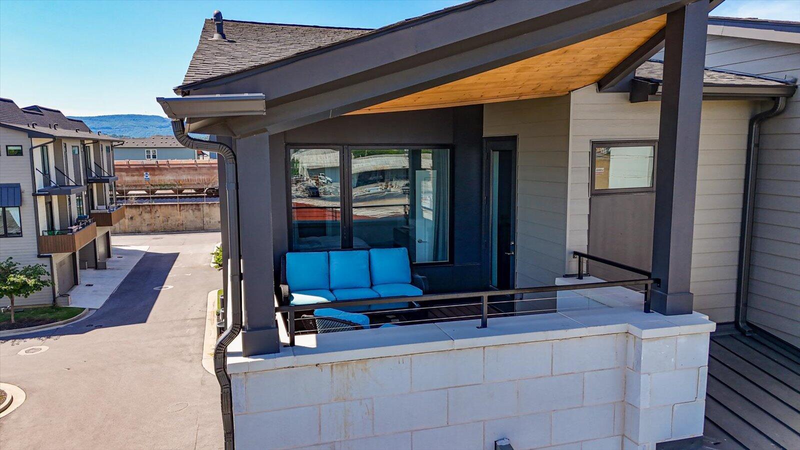 697 Burnside Place