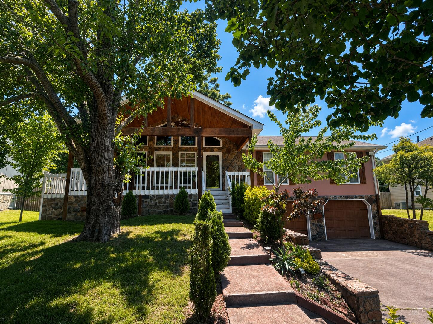 8516 Oak View Drive