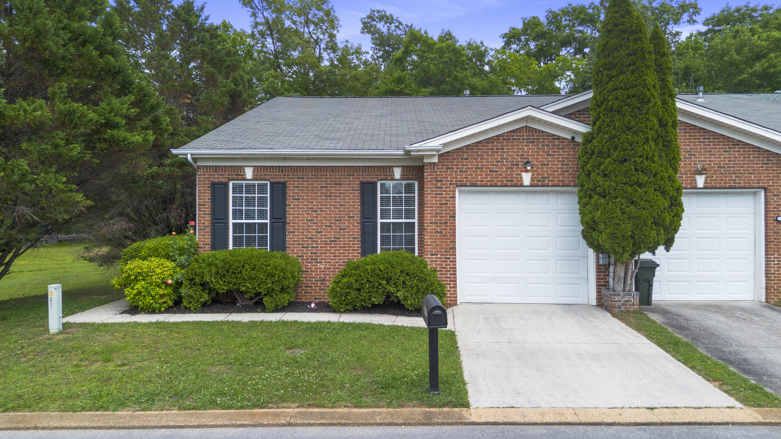 1809 Jackson Square Drive