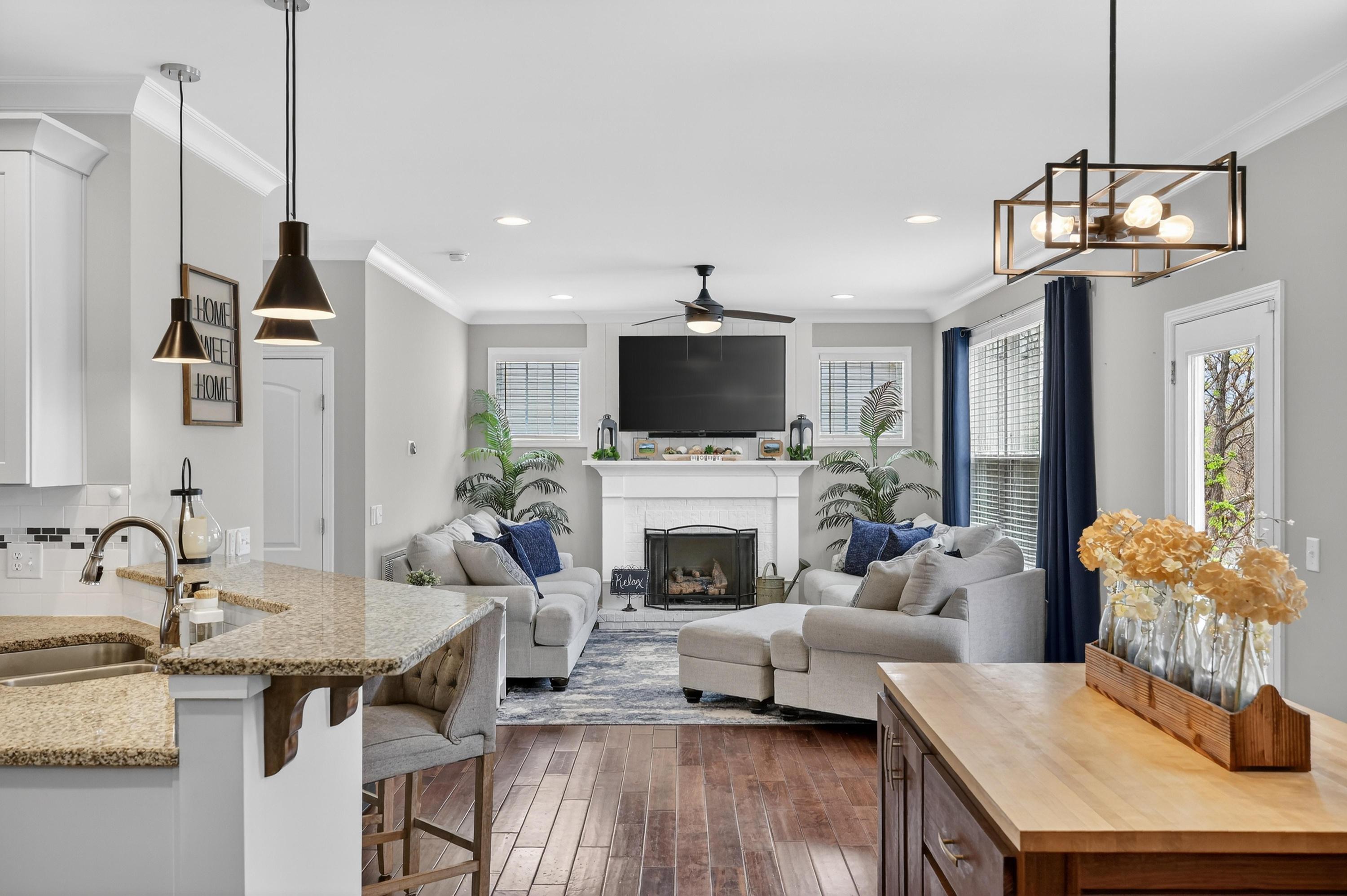 6582 Frankfurt Road