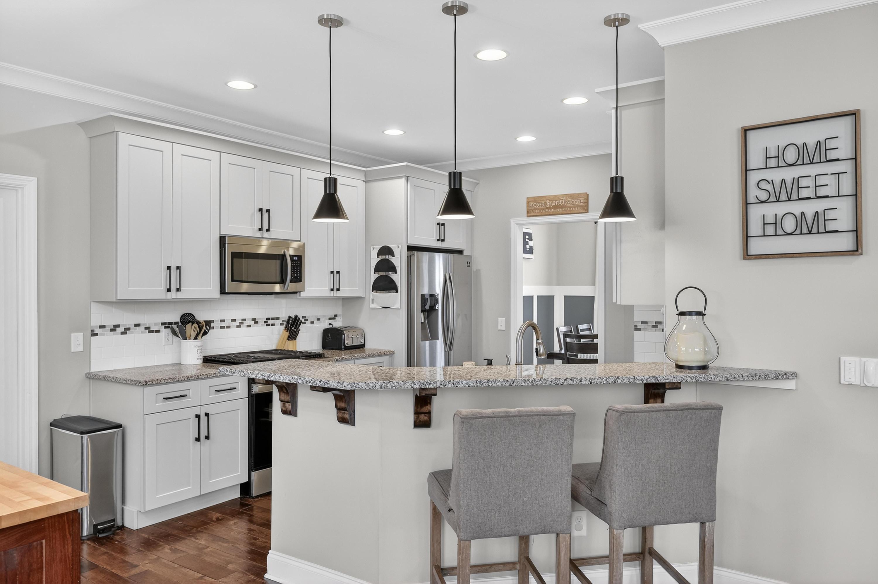 6582 Frankfurt Road