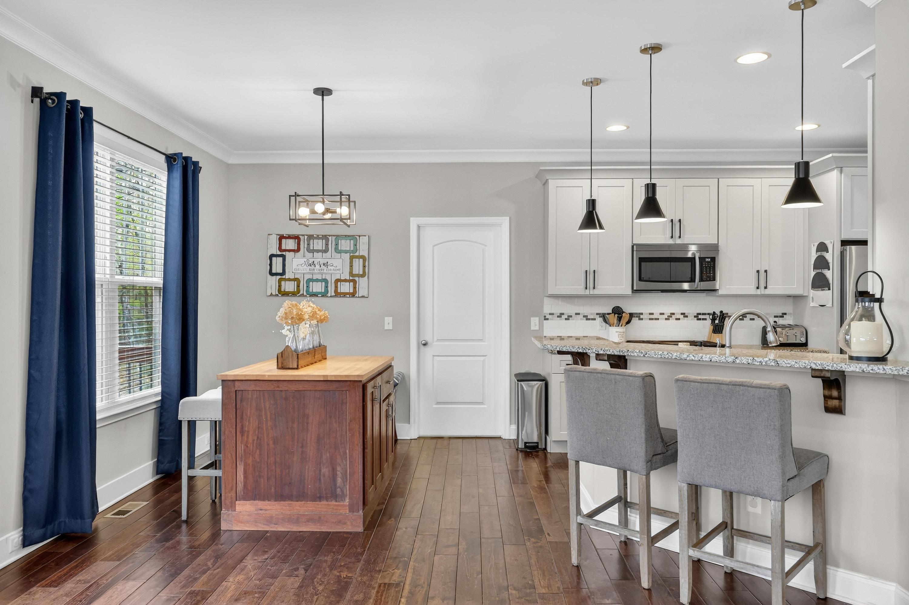 6582 Frankfurt Road