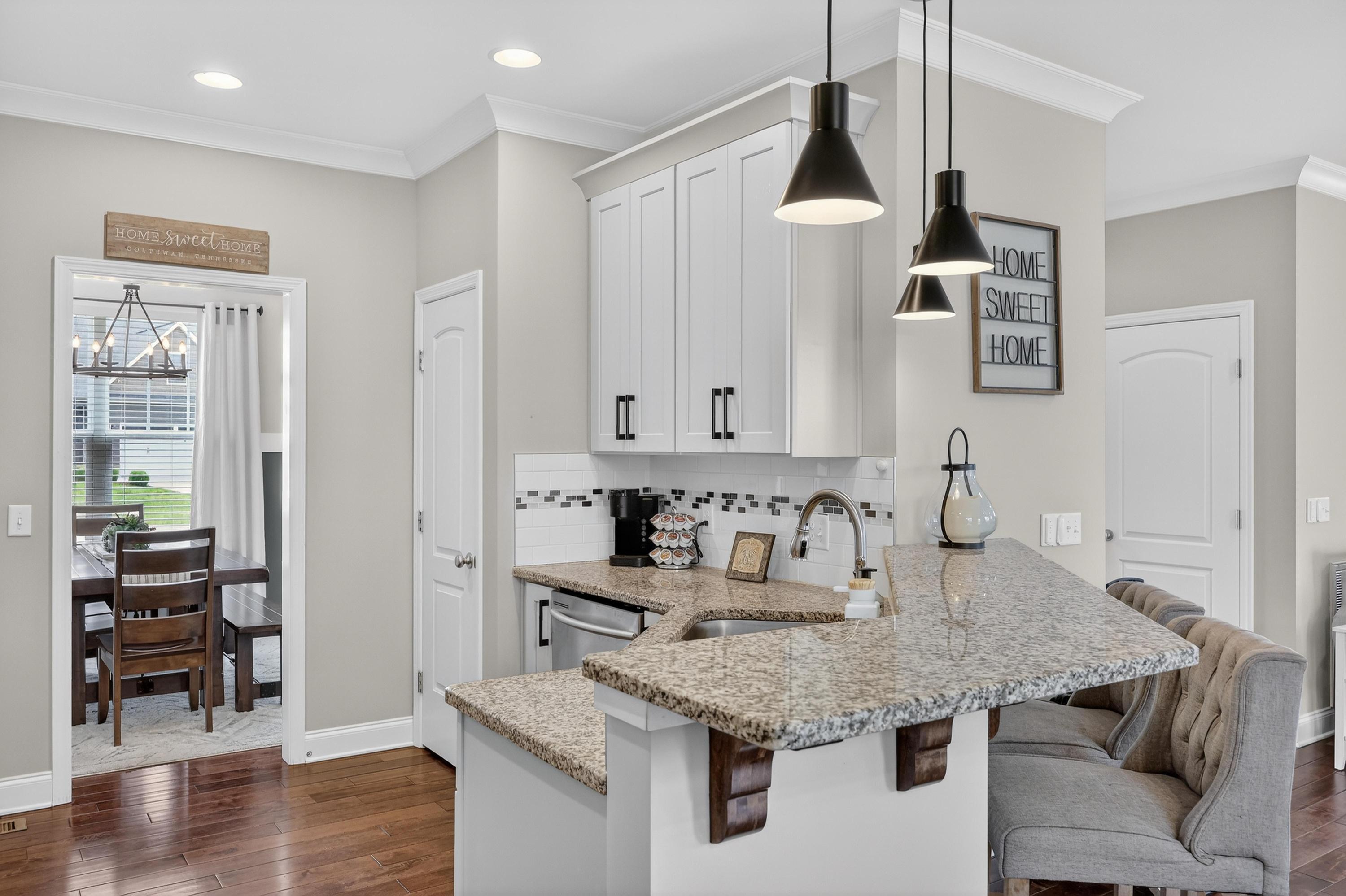 6582 Frankfurt Road