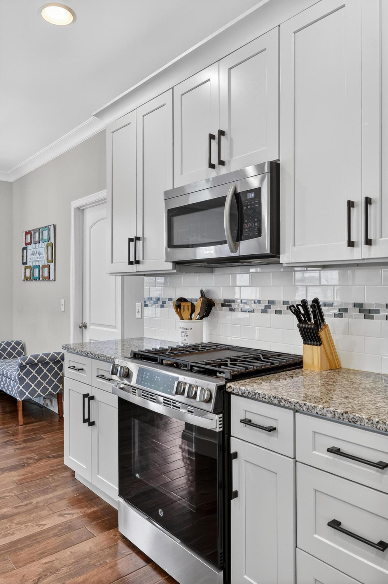 6582 Frankfurt Road