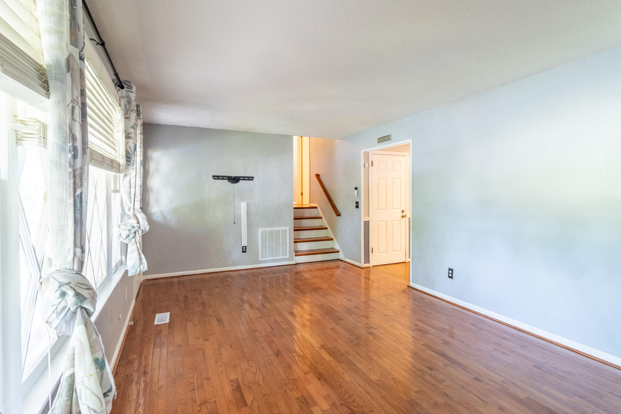 901 Spurling Drive