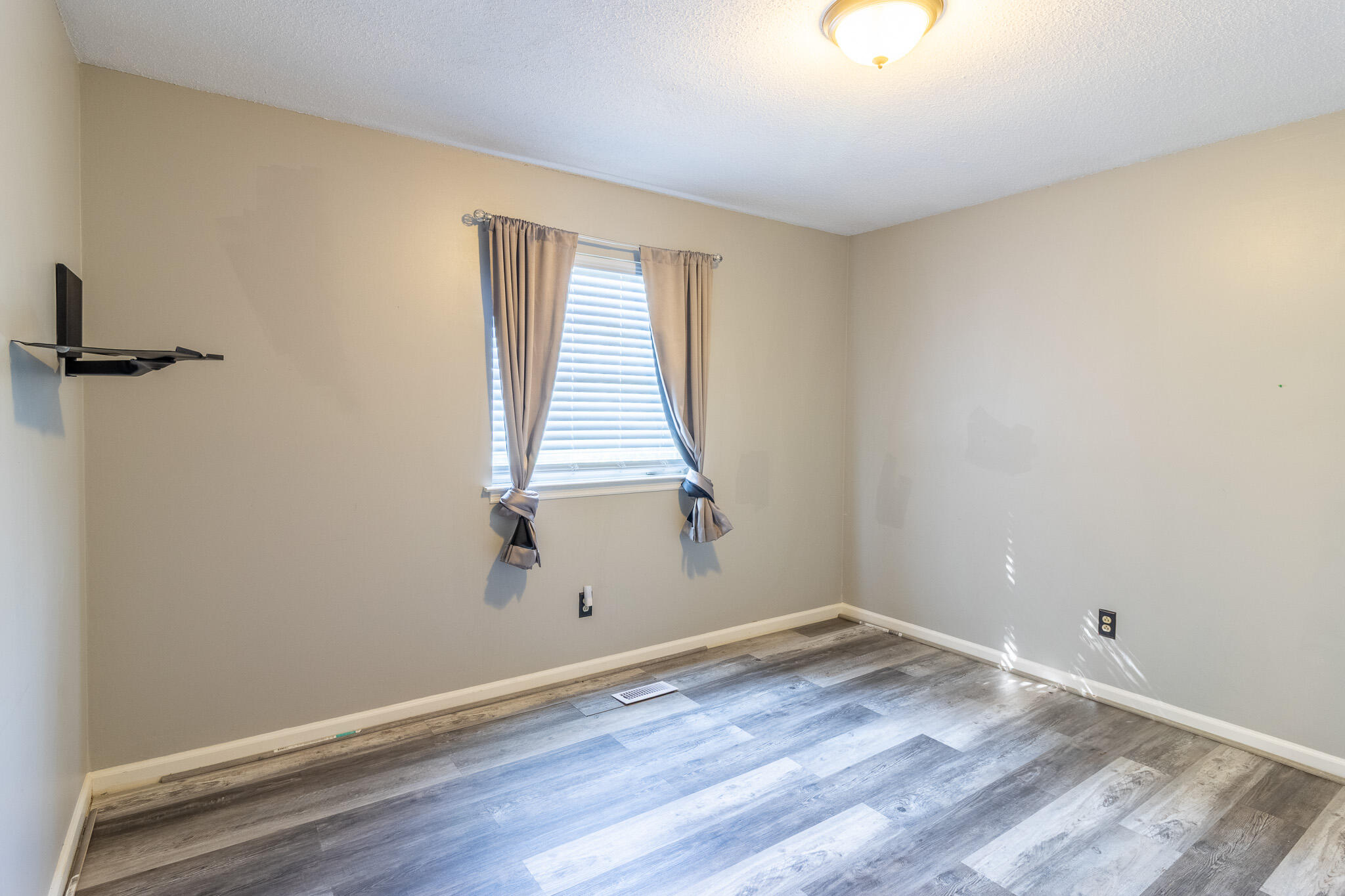 901 Spurling Drive