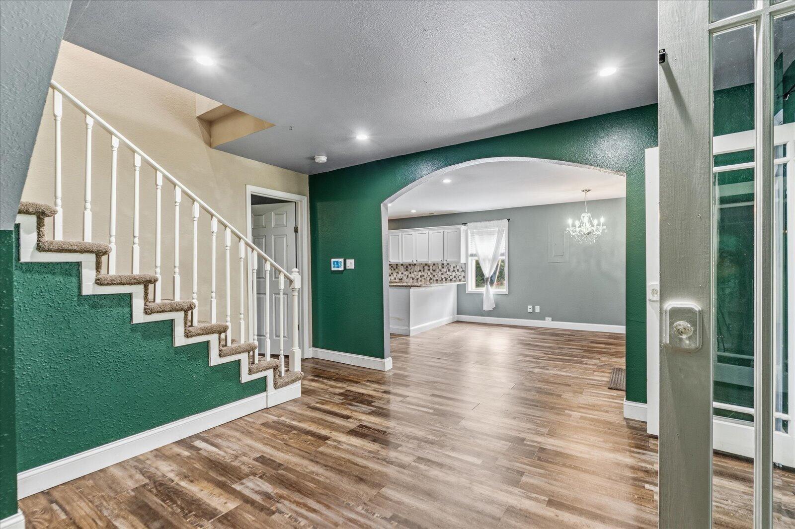 5313 Taft Highway