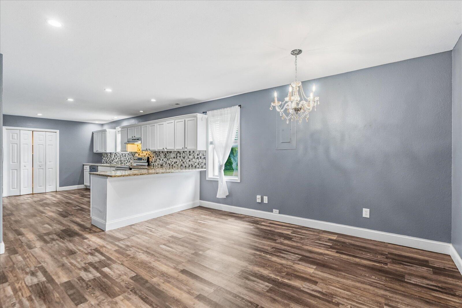 5313 Taft Highway