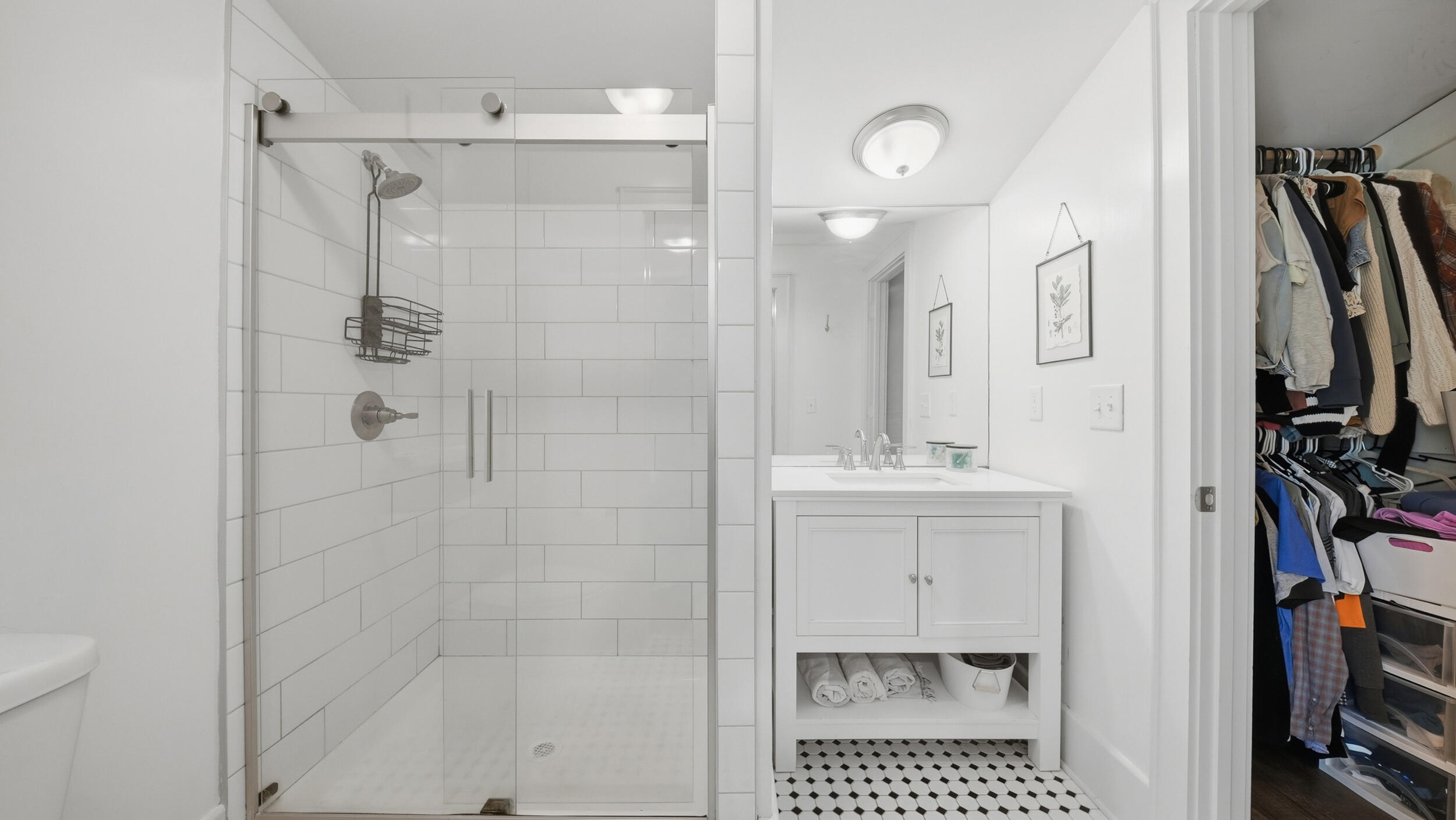 3010 Greenwich Avenue