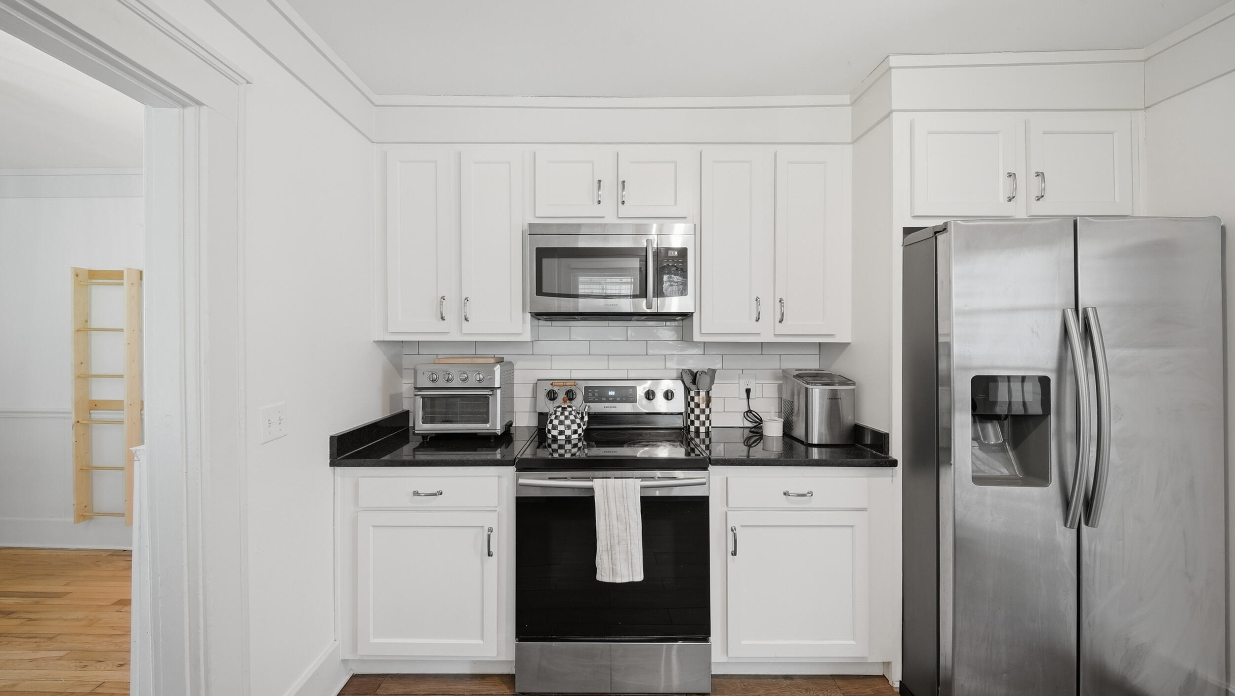 3010 Greenwich Avenue