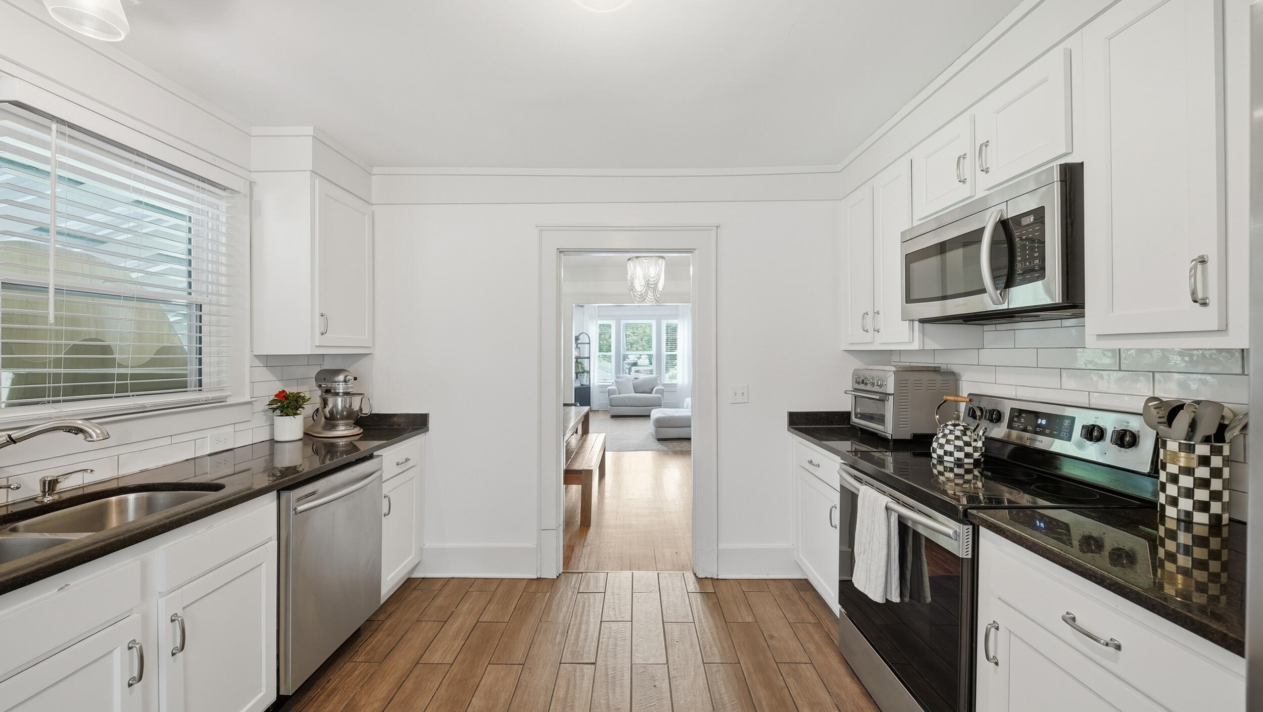 3010 Greenwich Avenue