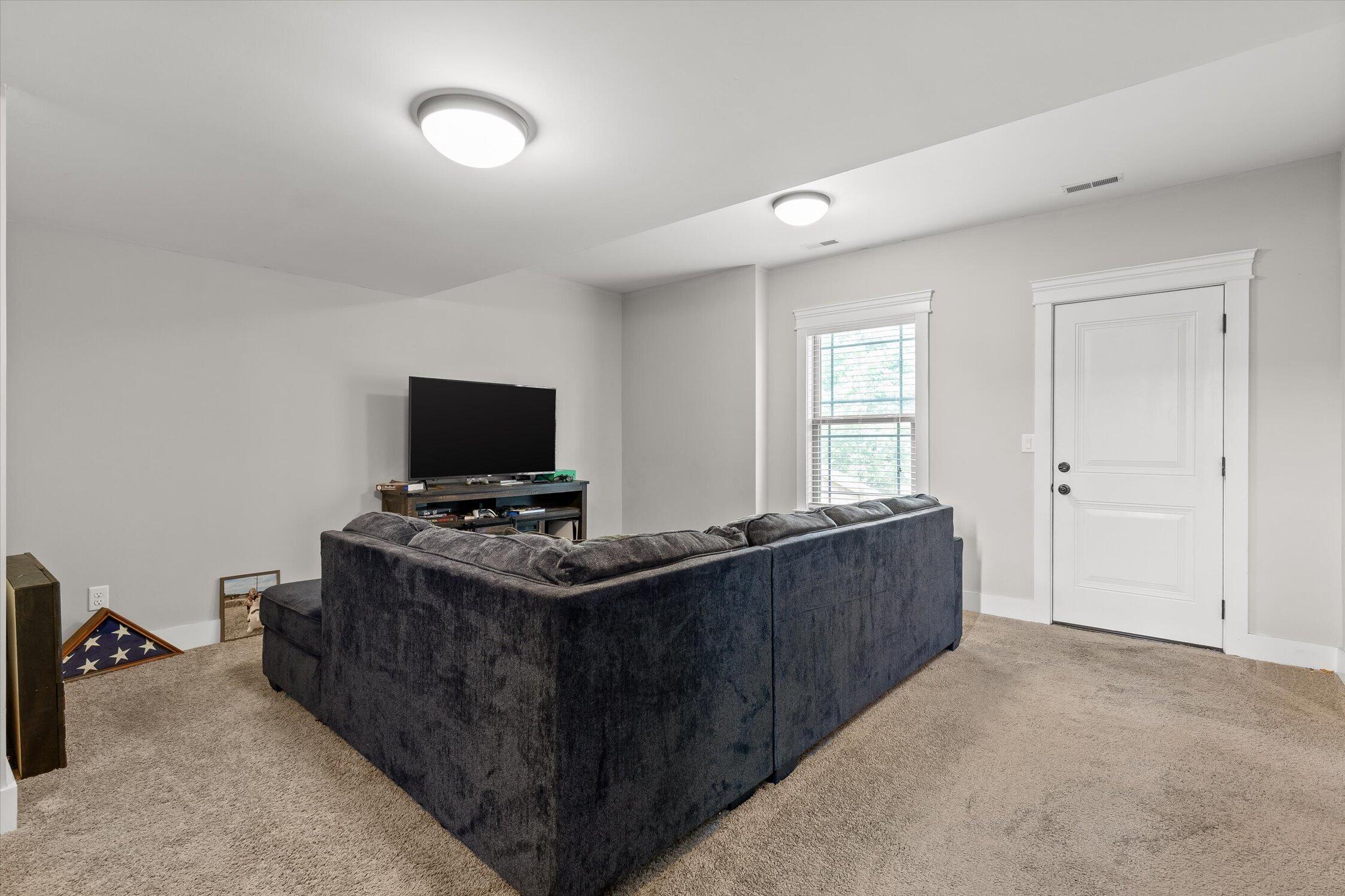 1095 Longo Drive