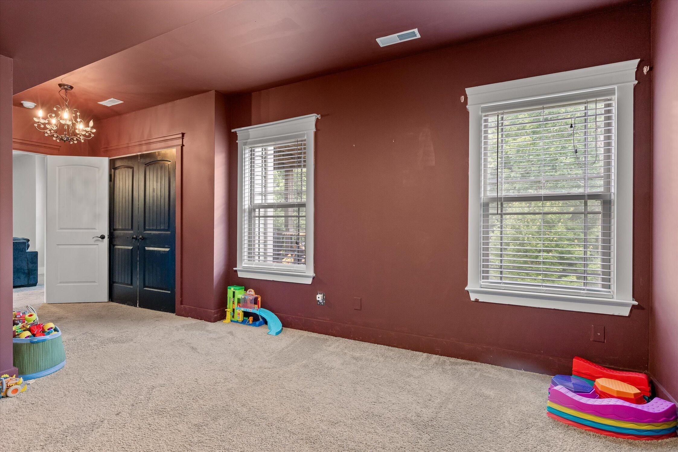 1095 Longo Drive