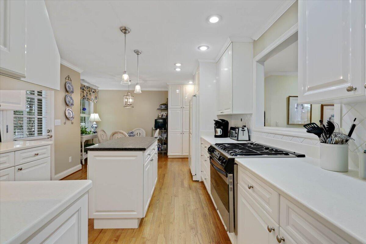 121 N Palisades Drive