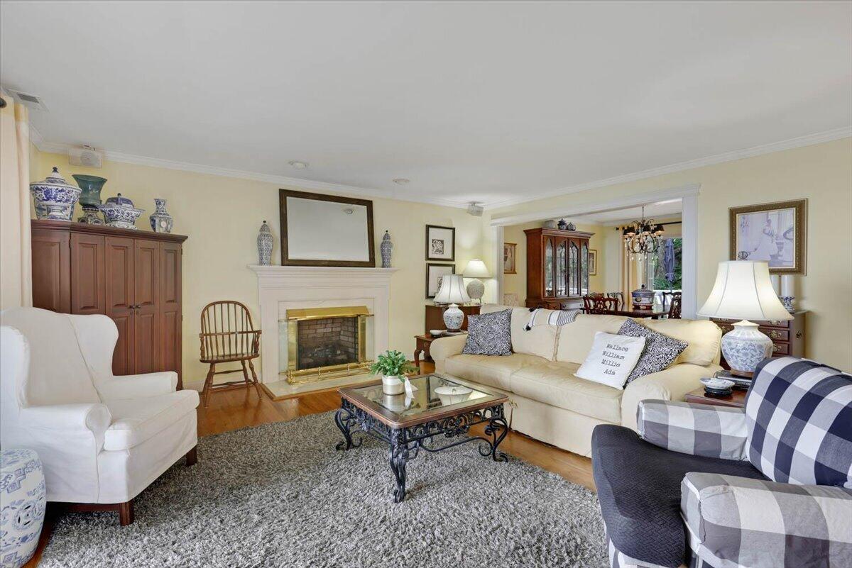 121 N Palisades Drive
