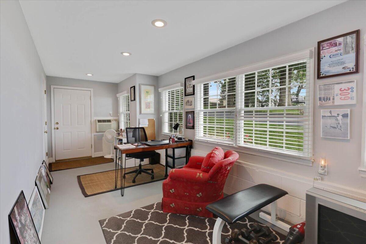 121 N Palisades Drive